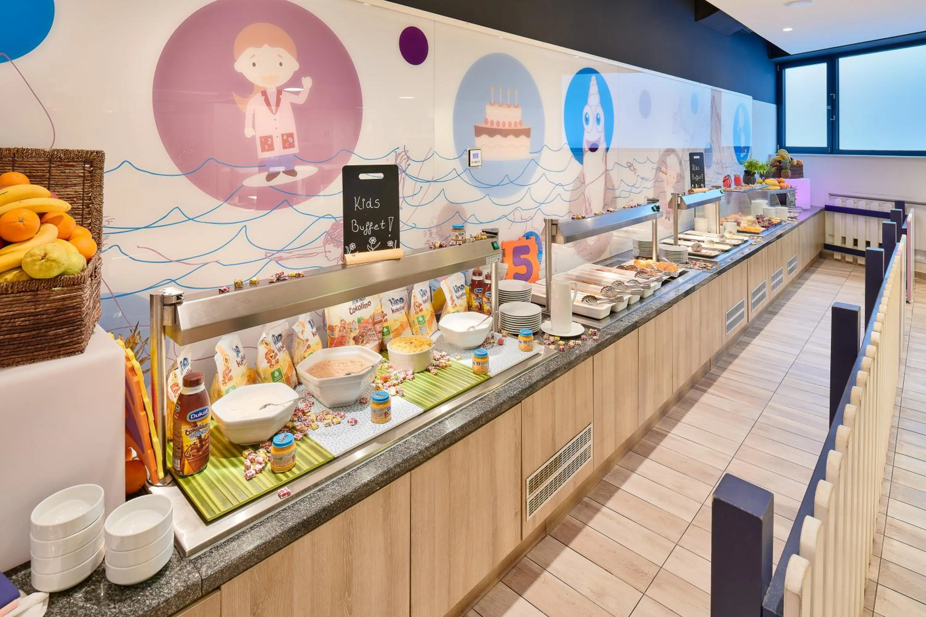 Restaurant/places to eat in Medora Auri Family Beach Resort