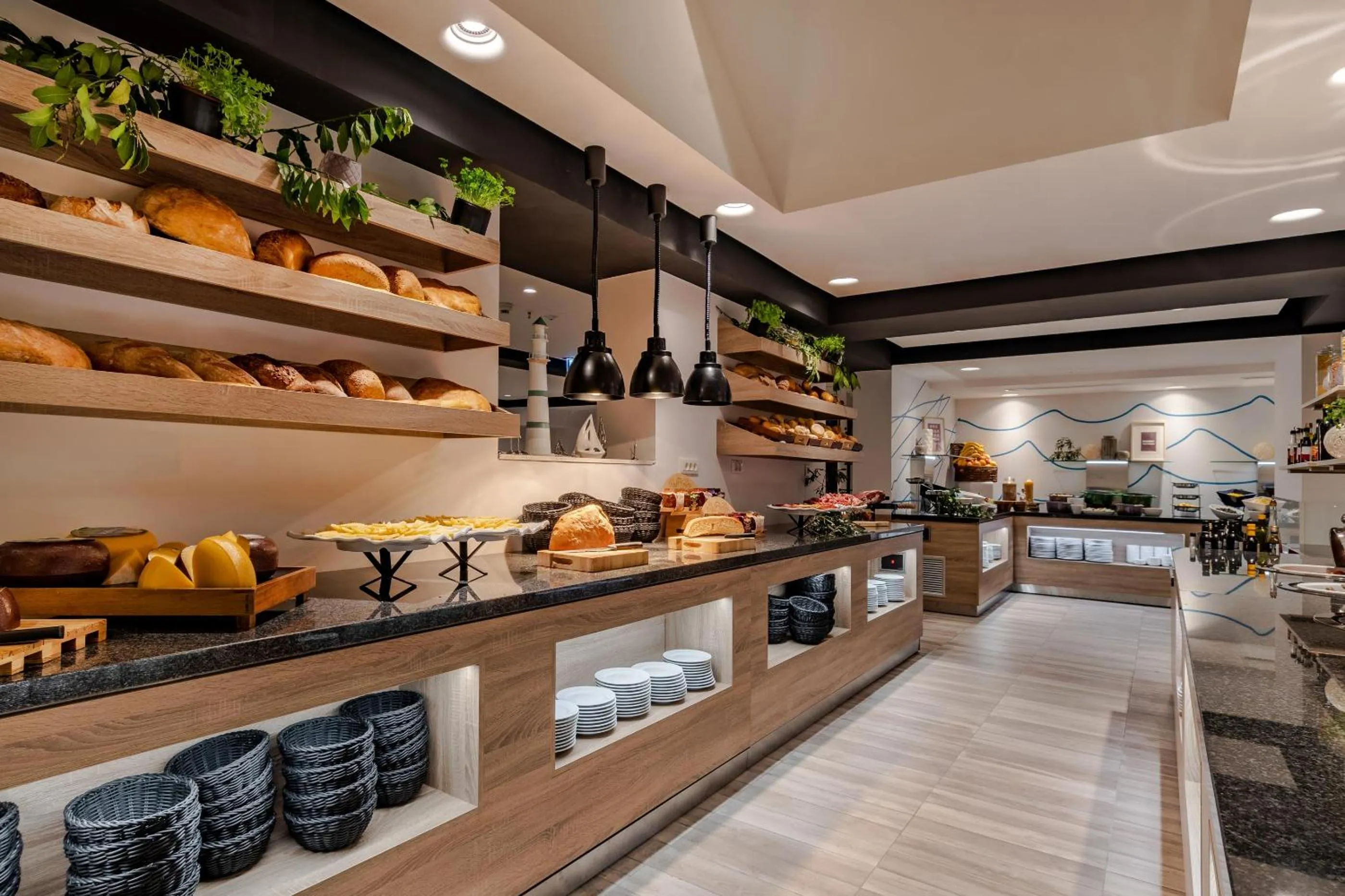 Food and drinks in Medora Auri Family Beach Resort