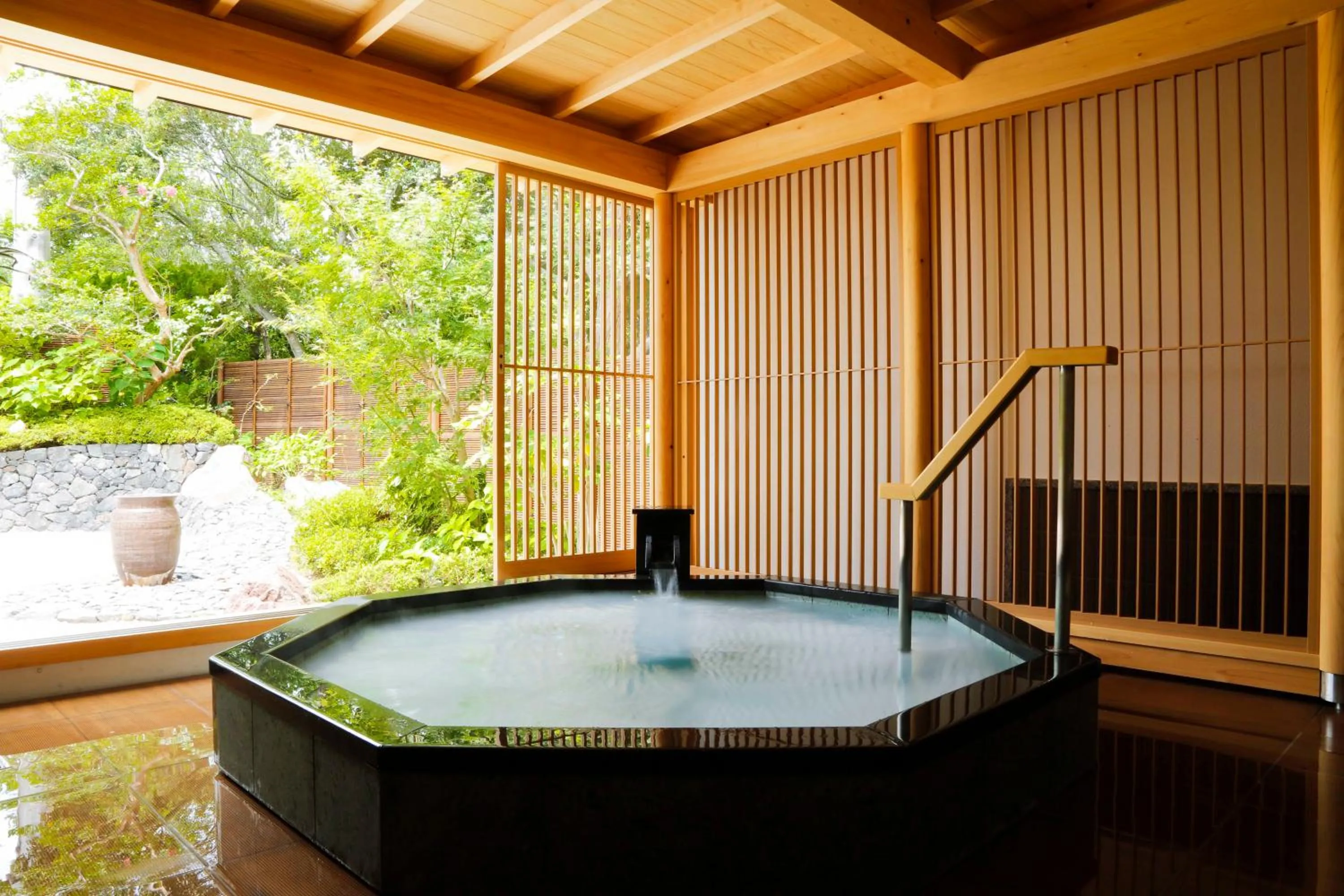 Hot Spring Bath in Teisho Basaratei