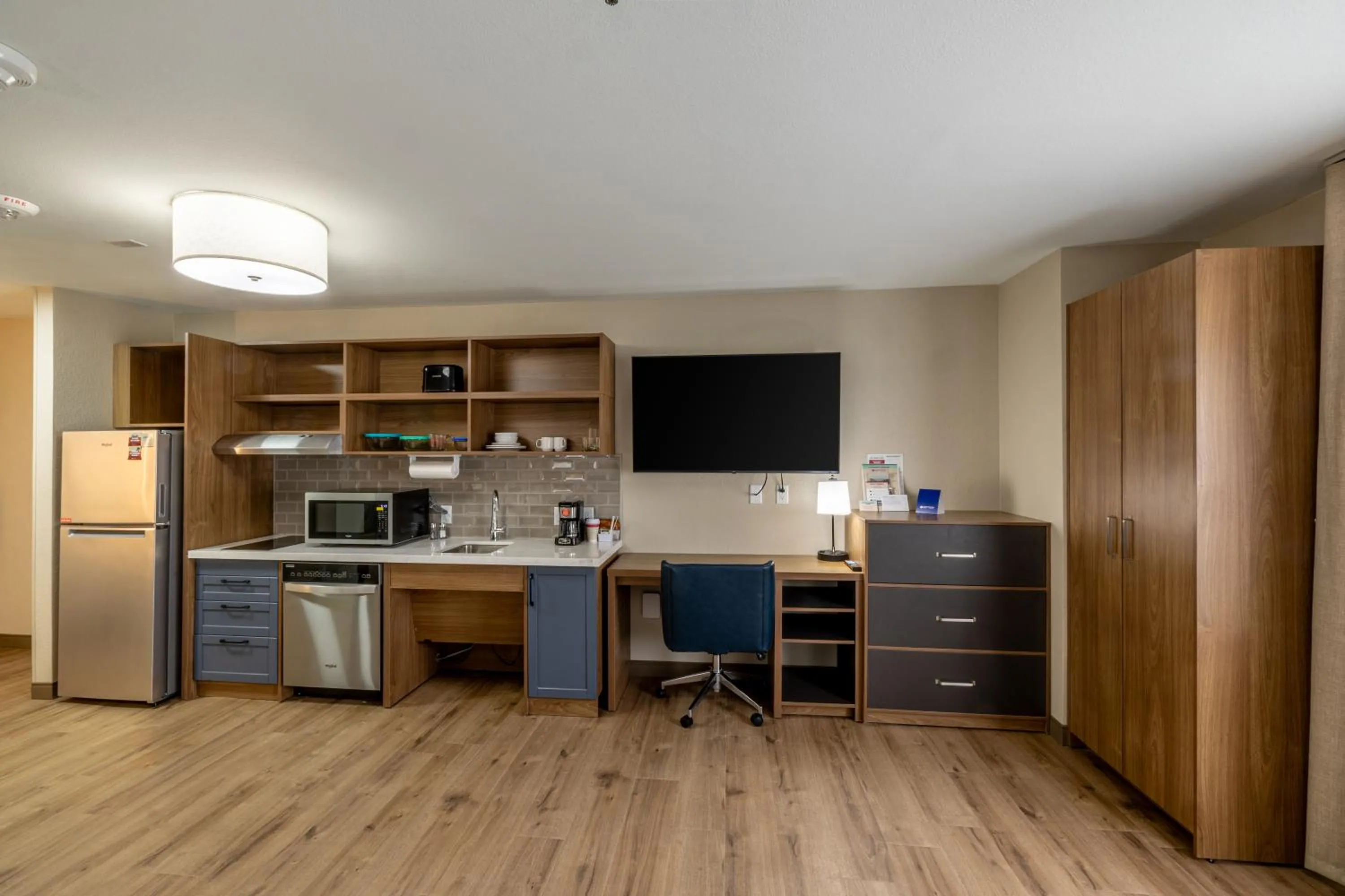 TV and multimedia in Candlewood Suites Wichita Northwest by IHG