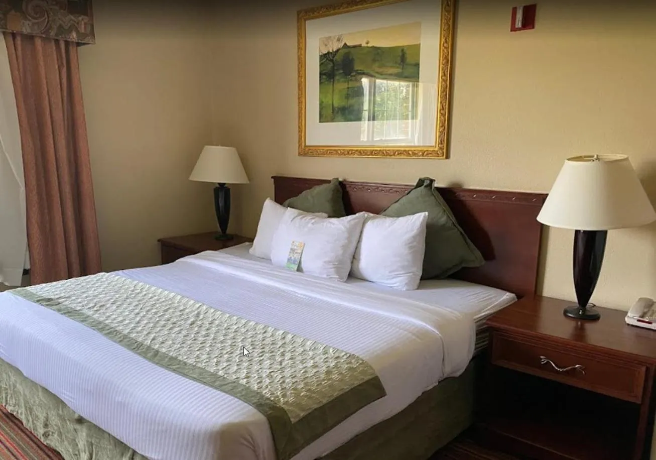 Photo of the whole room, Bed in Candlewood Suites Wichita Northwest by IHG