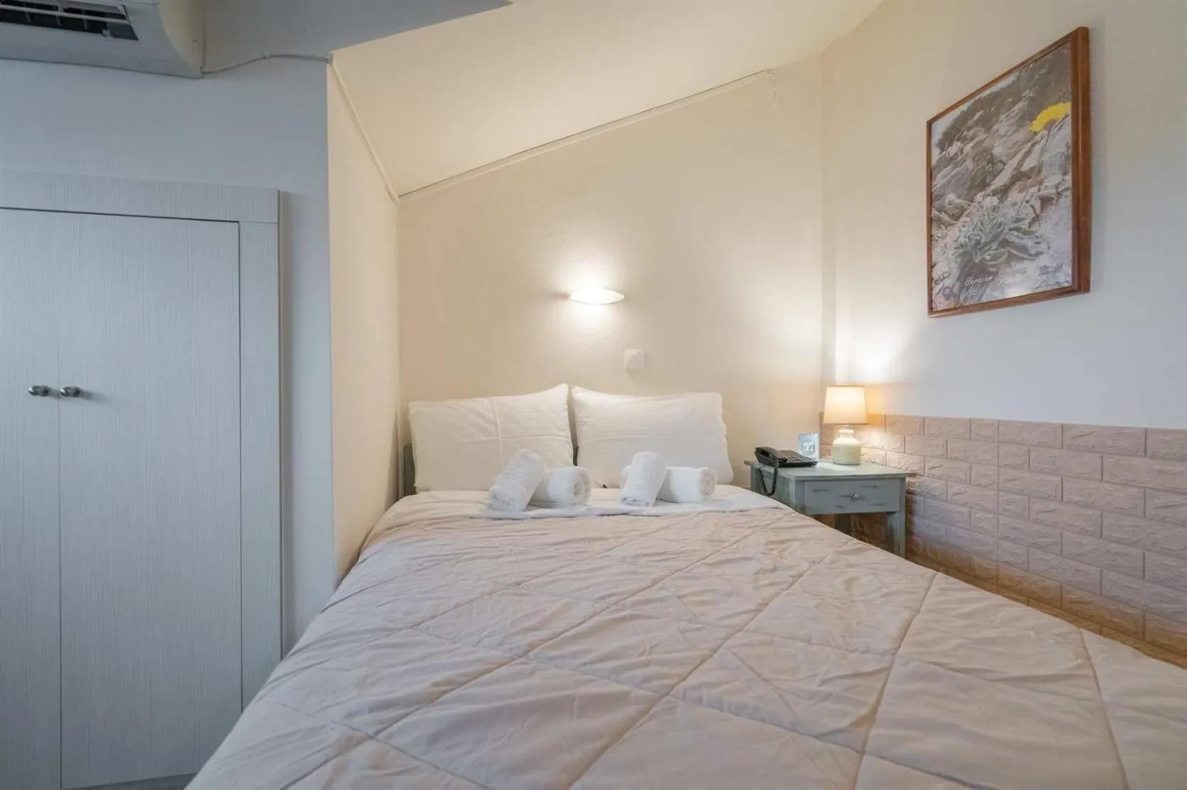 Bed in Olympus View Rooms Sauna & Spa