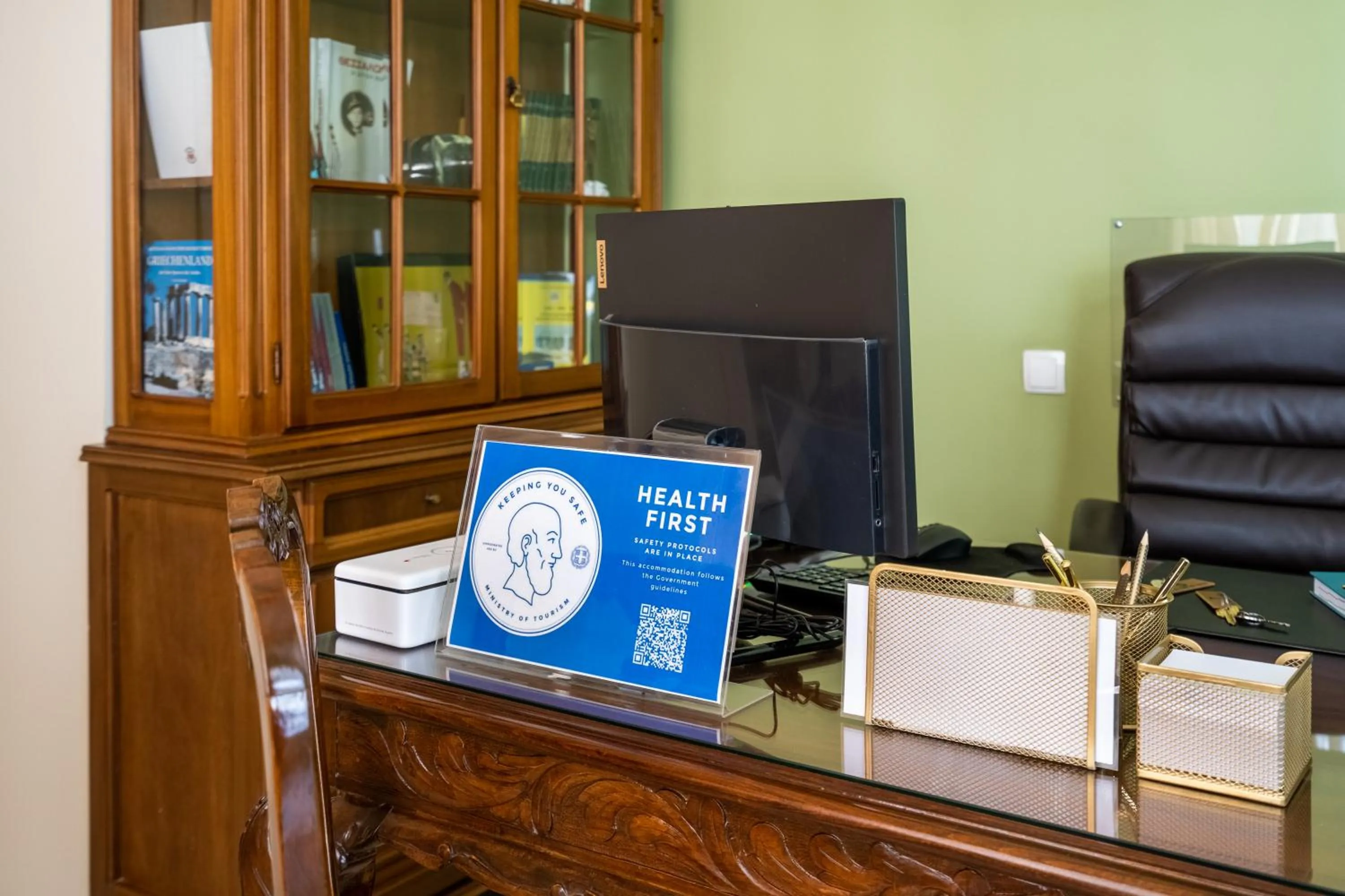 Lobby or reception in Olympus View Rooms Sauna & Spa