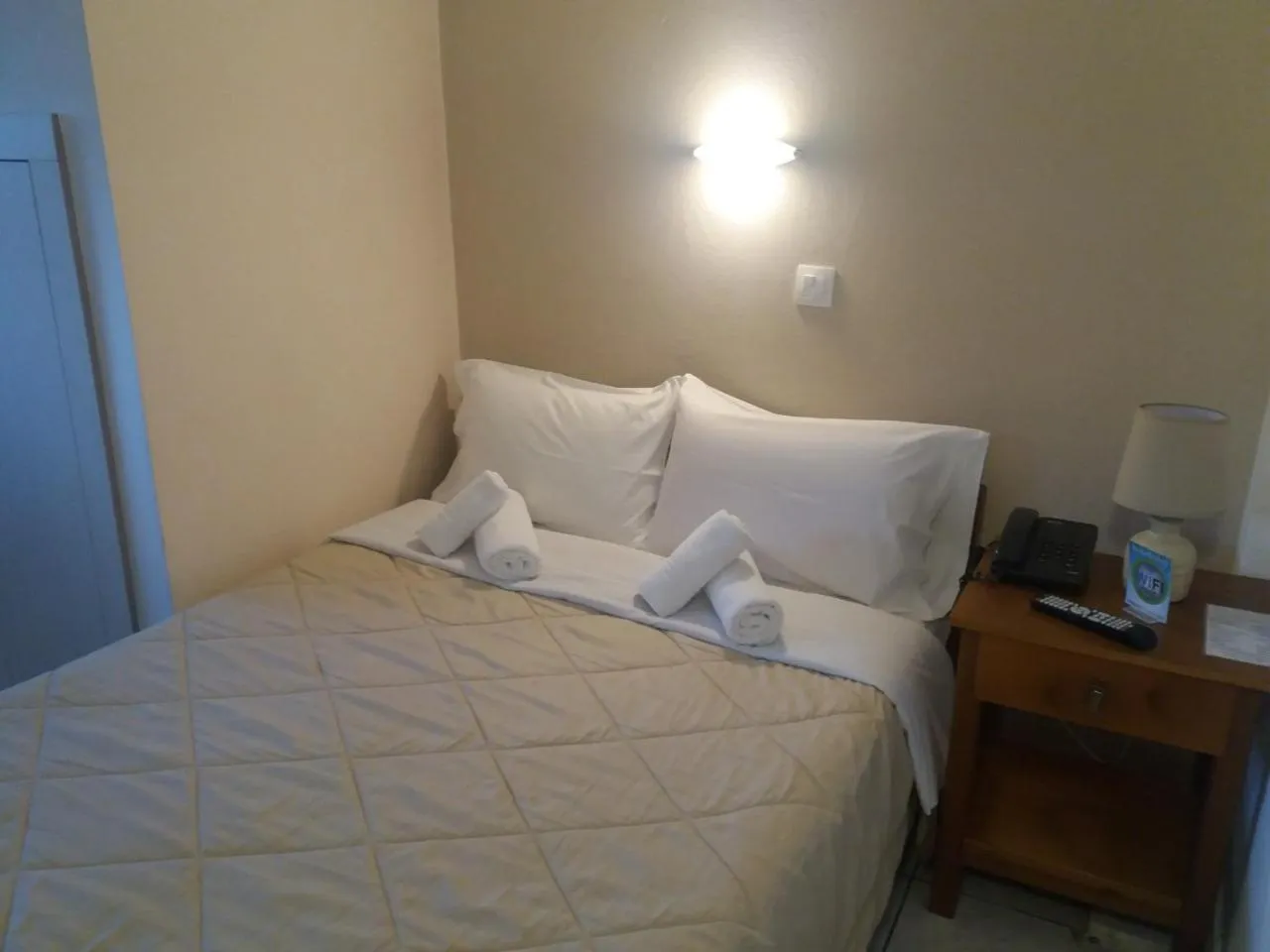 Bed in Olympus View Rooms Sauna & Spa