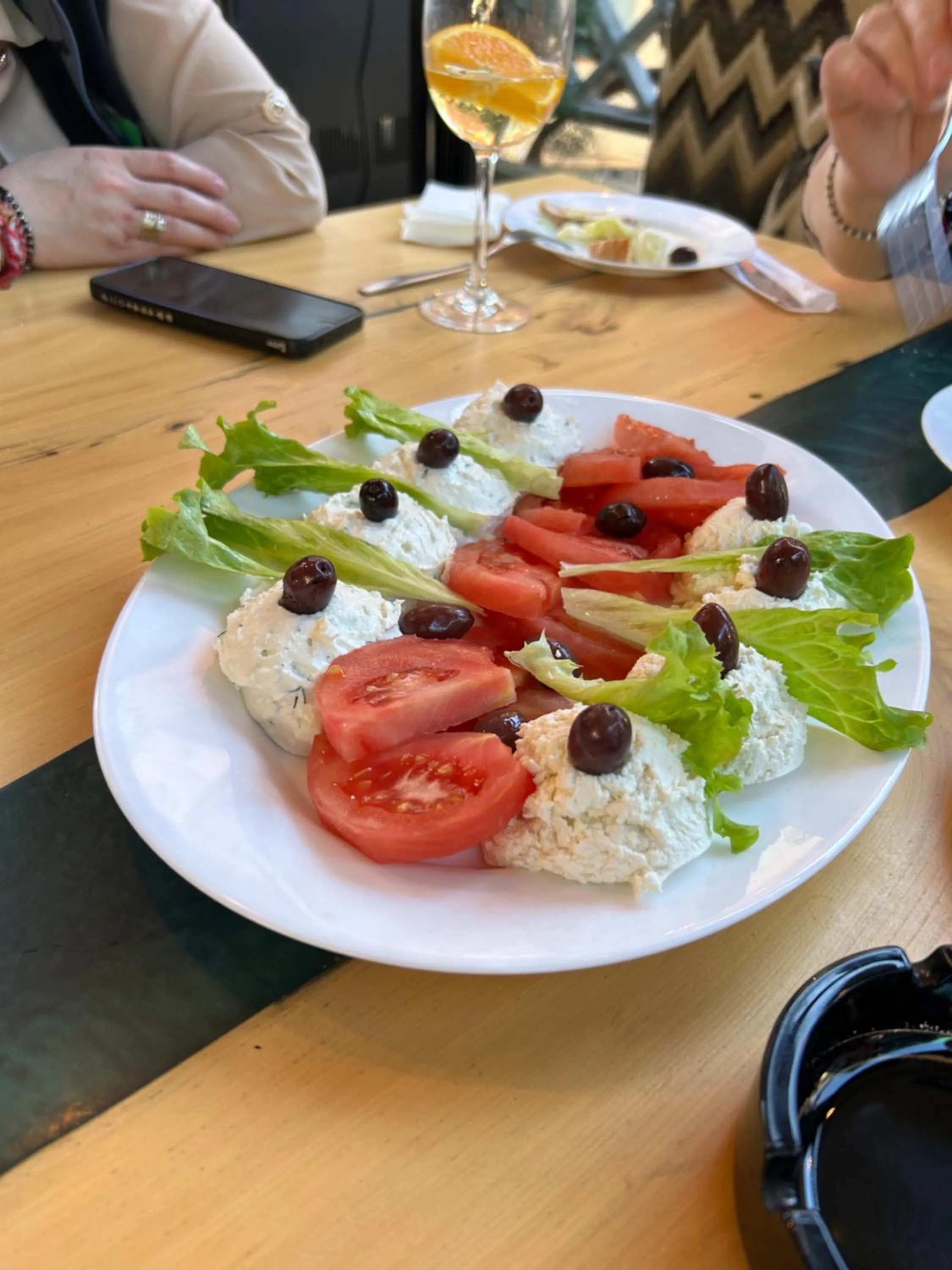 Restaurant/places to eat in Hotel Elit