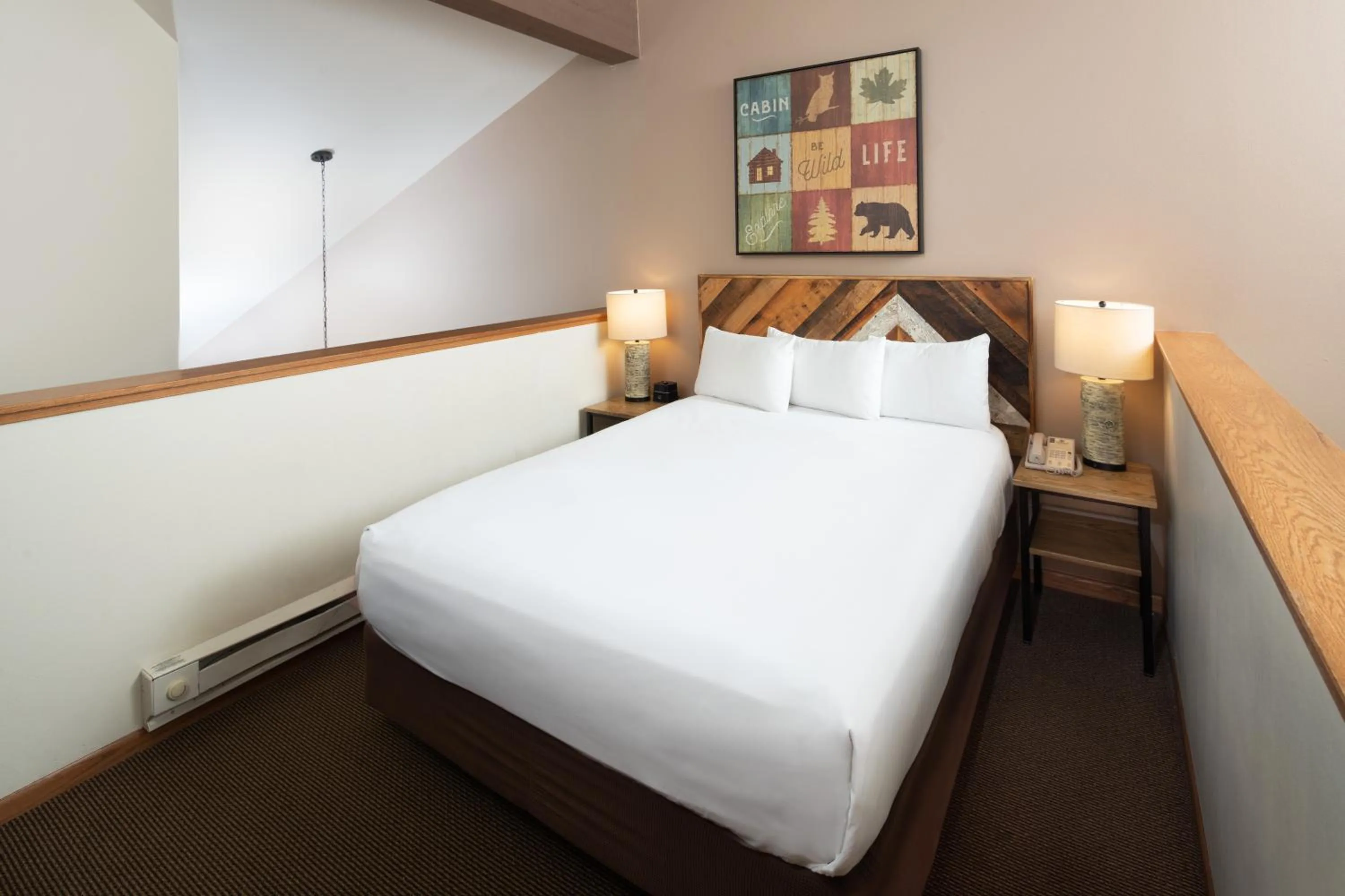 Bedroom, Bed in Timber Ridge Lodge and Waterpark