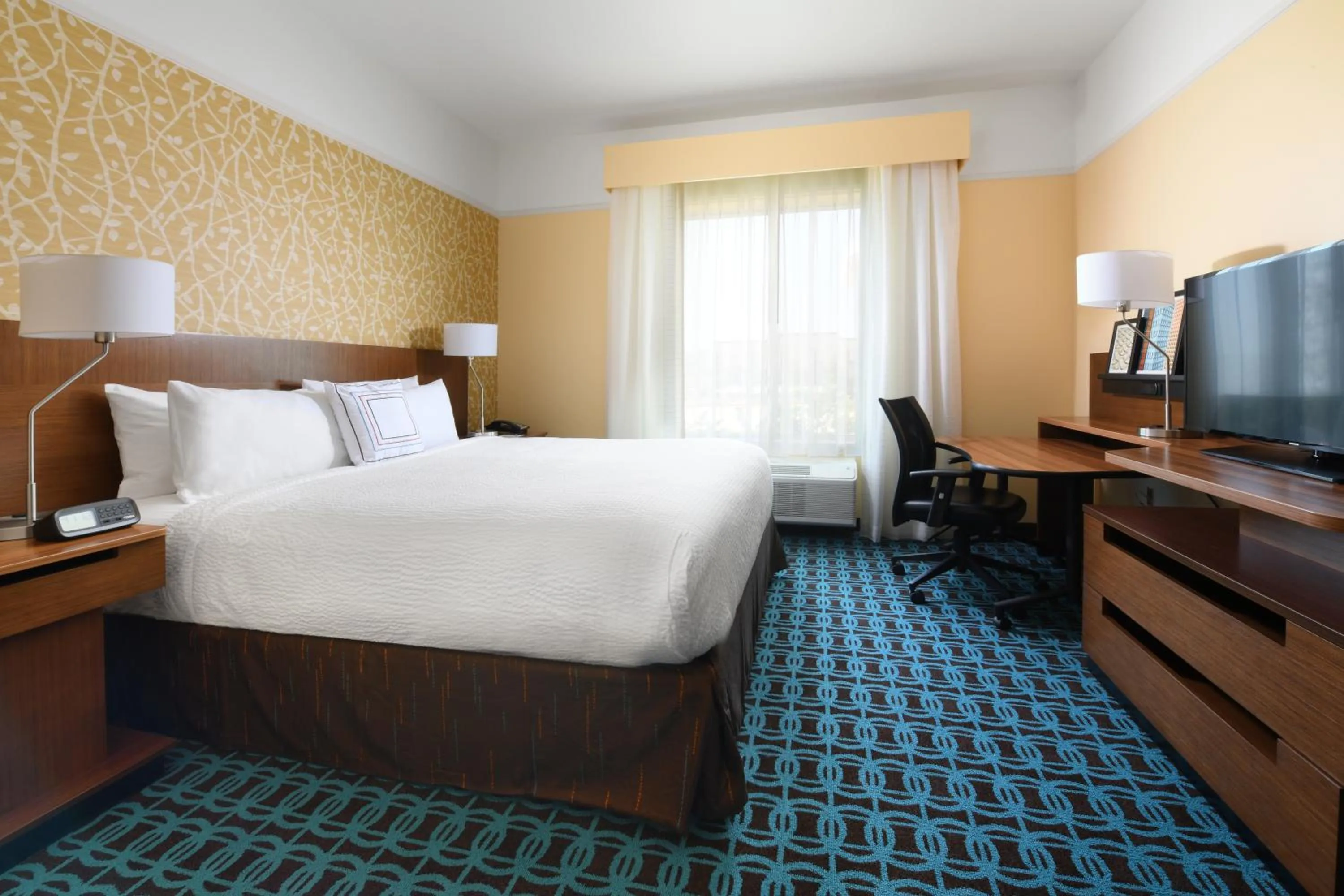 Bed in Fairfield Inn & Suites by Marriott Fort Worth South/Burleson