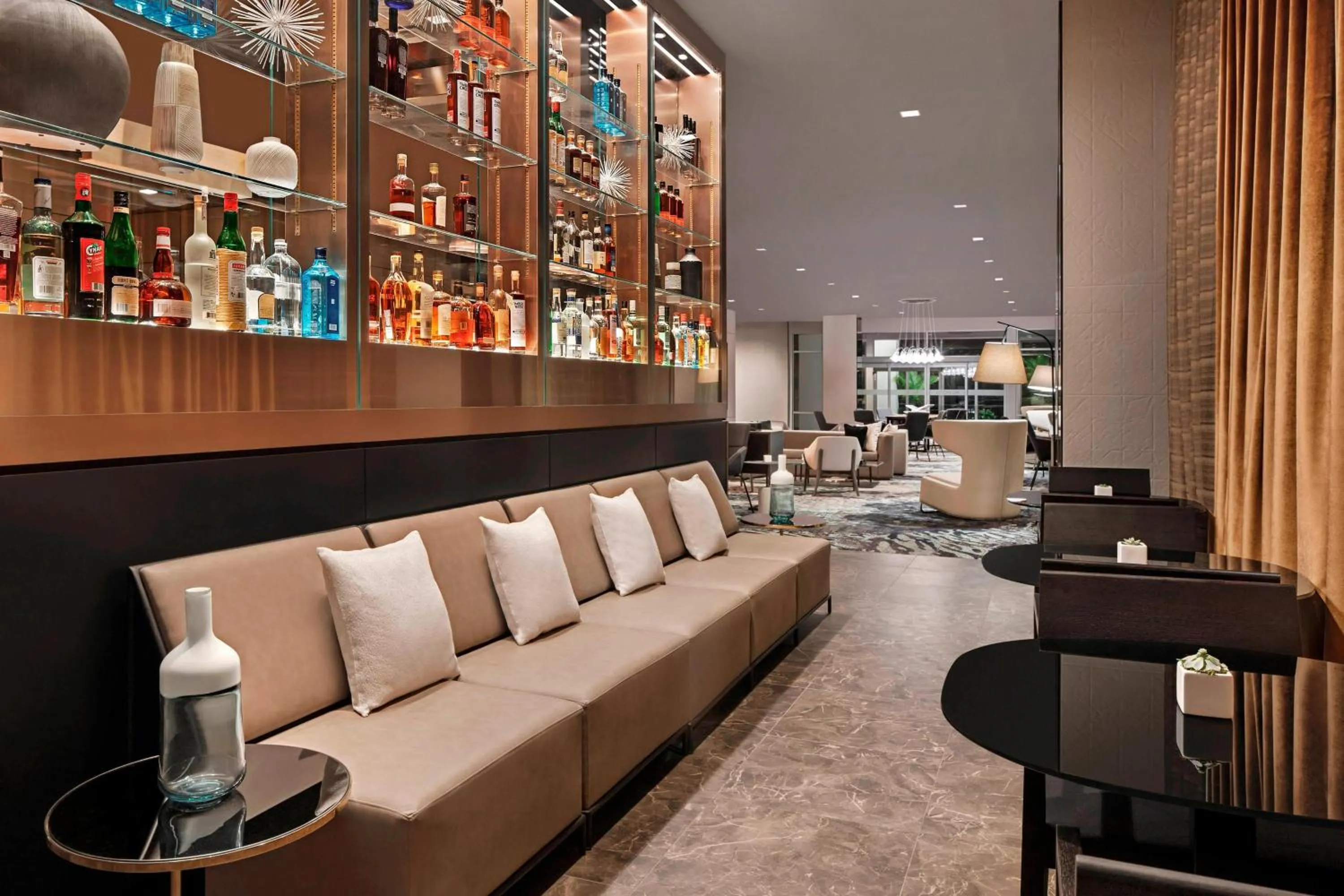 Lounge or bar in AC Hotel by Marriott Gainesville Downtown