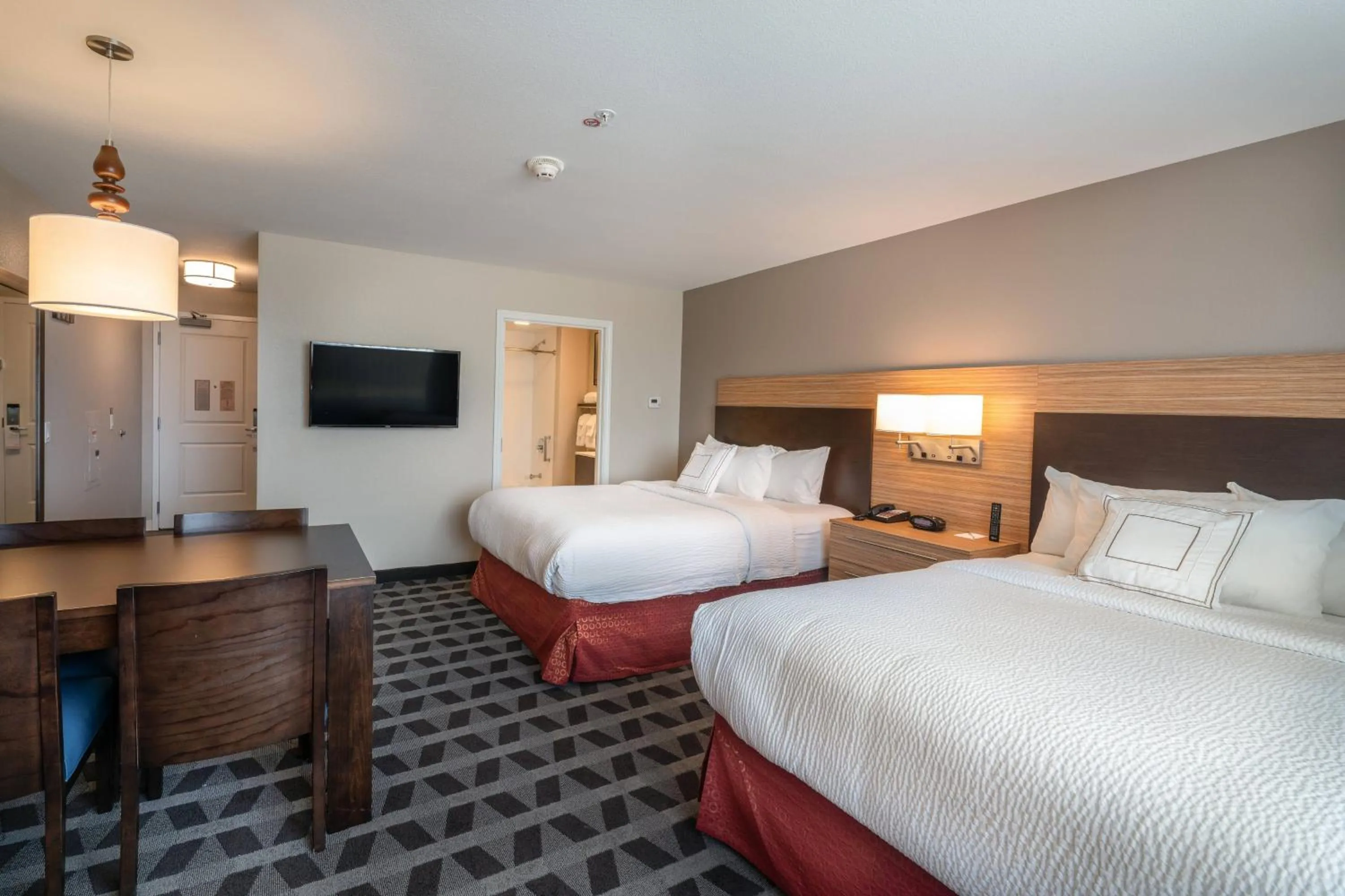 Photo of the whole room, Bed in TownePlace Suites by Marriott Milwaukee Oak Creek