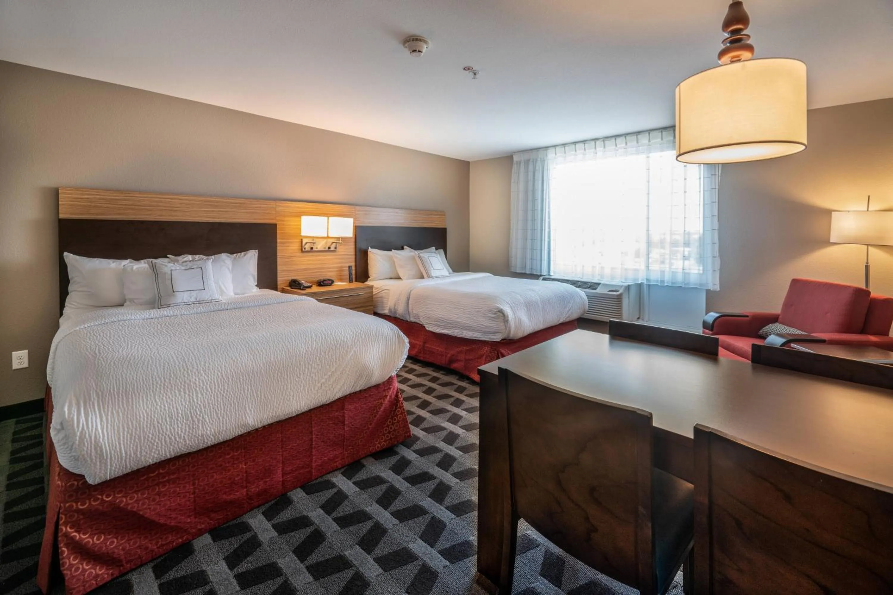 Photo of the whole room, Bed in TownePlace Suites by Marriott Milwaukee Oak Creek