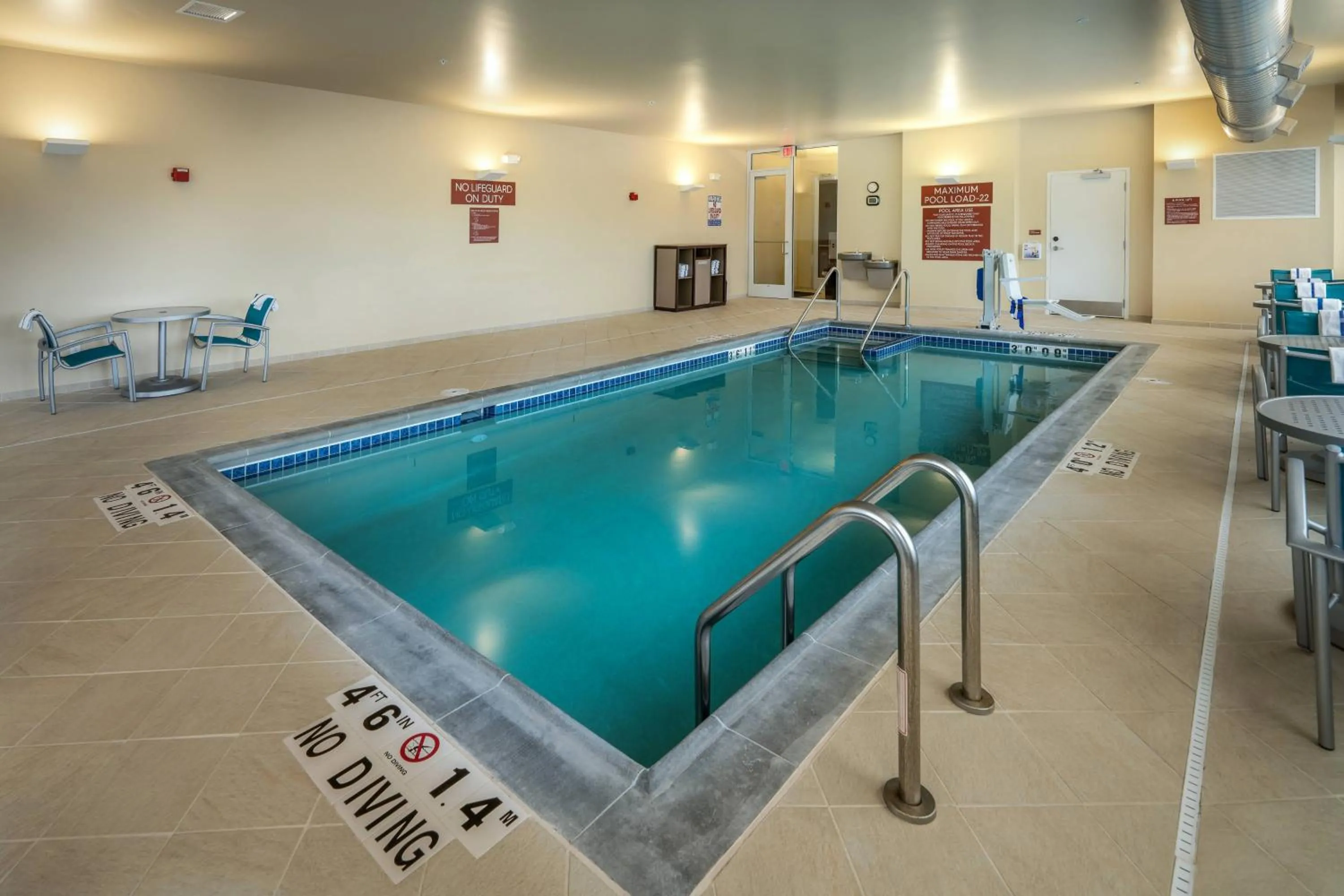 Swimming pool in TownePlace Suites by Marriott Milwaukee Oak Creek
