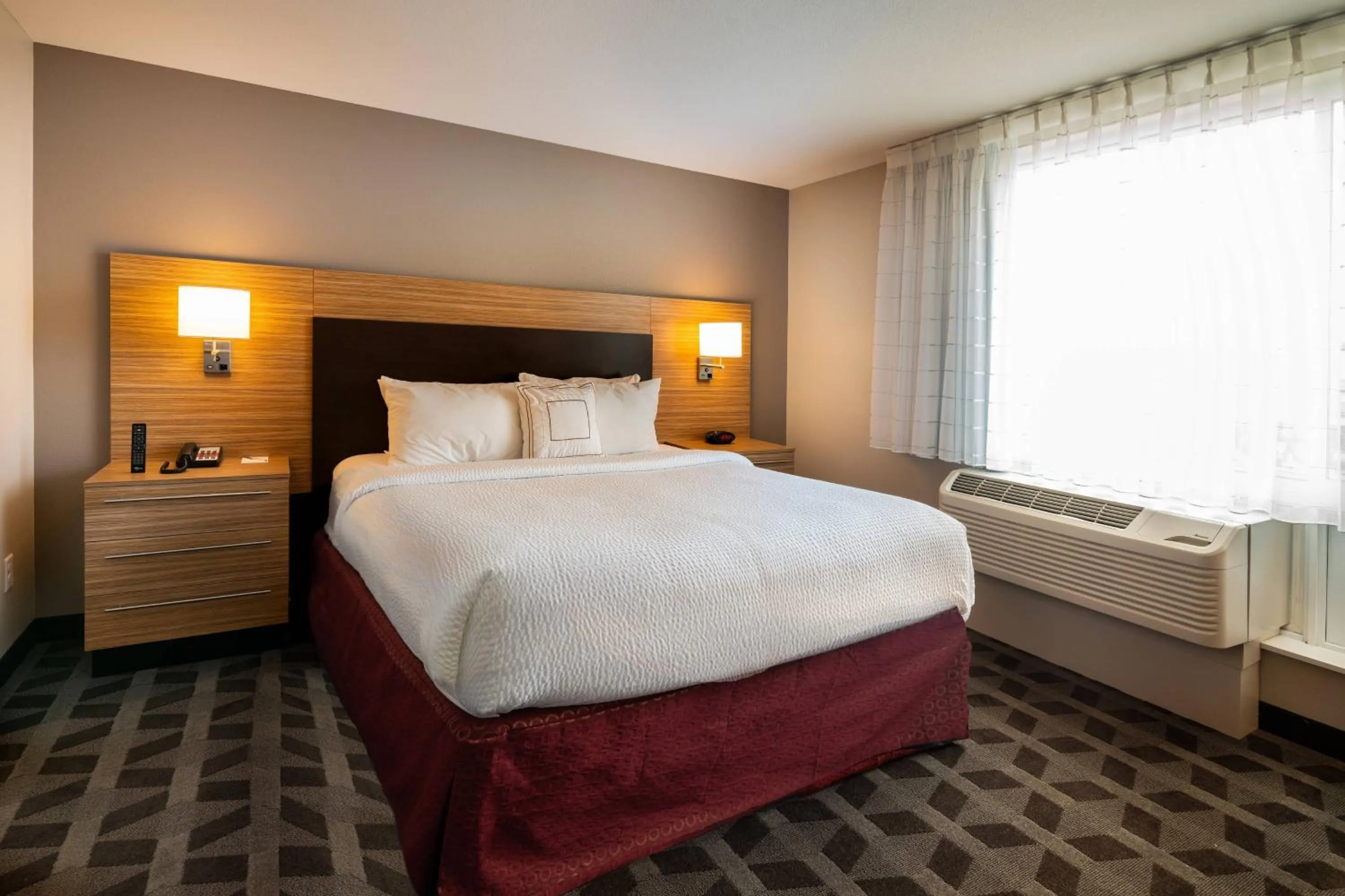 Photo of the whole room, Bed in TownePlace Suites by Marriott Milwaukee Oak Creek