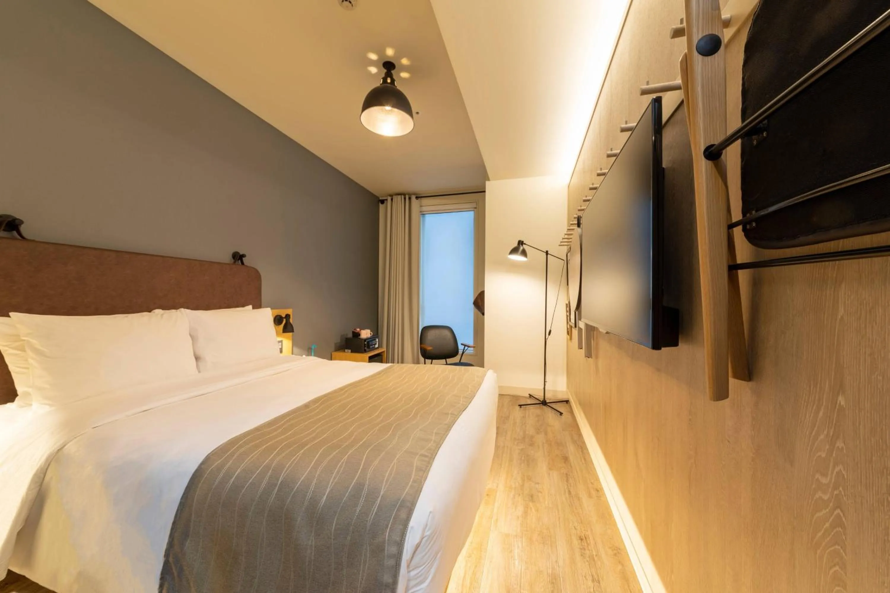 Photo of the whole room, Bed in MOXY Osaka Honmachi