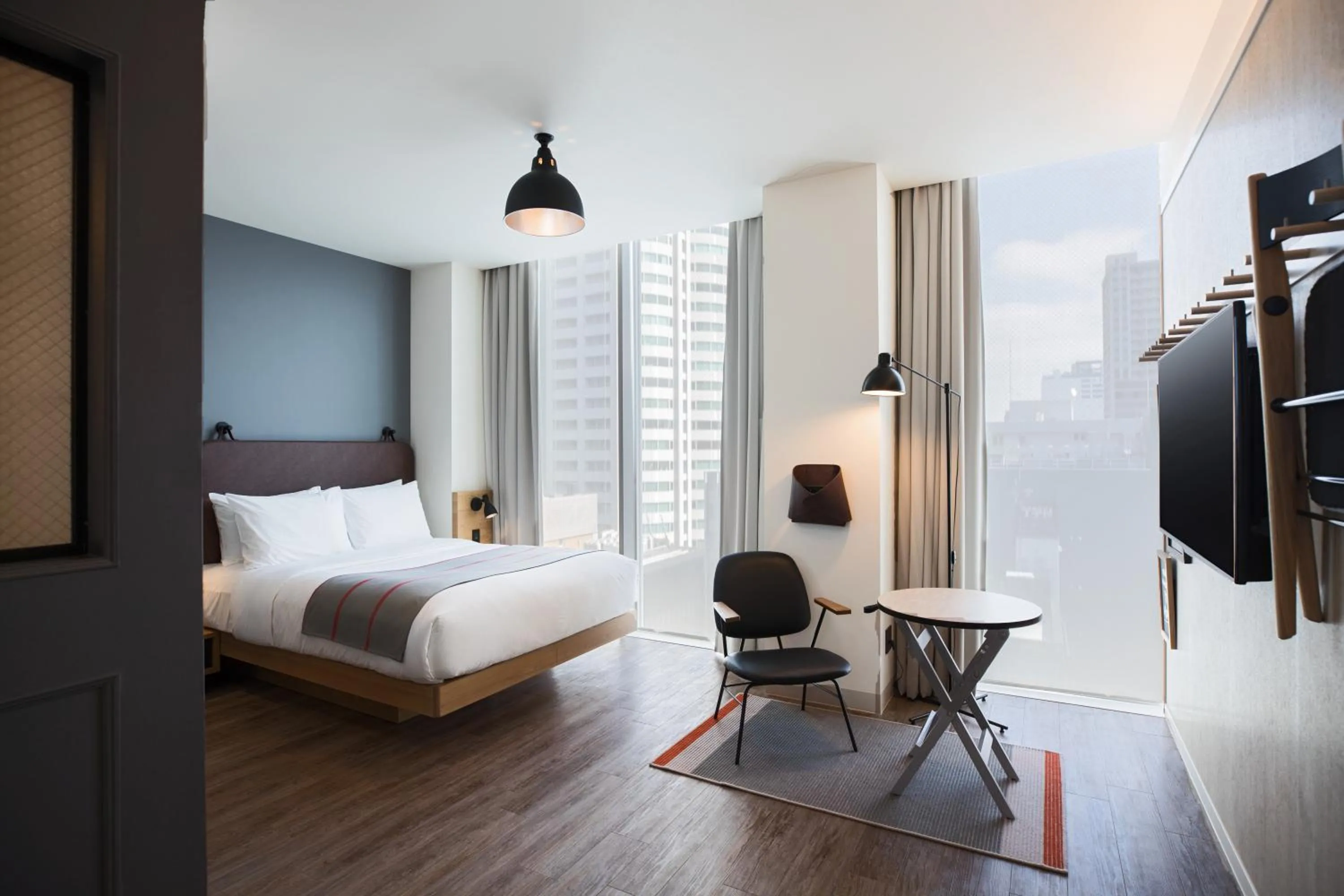 Photo of the whole room, Bed in MOXY Osaka Honmachi