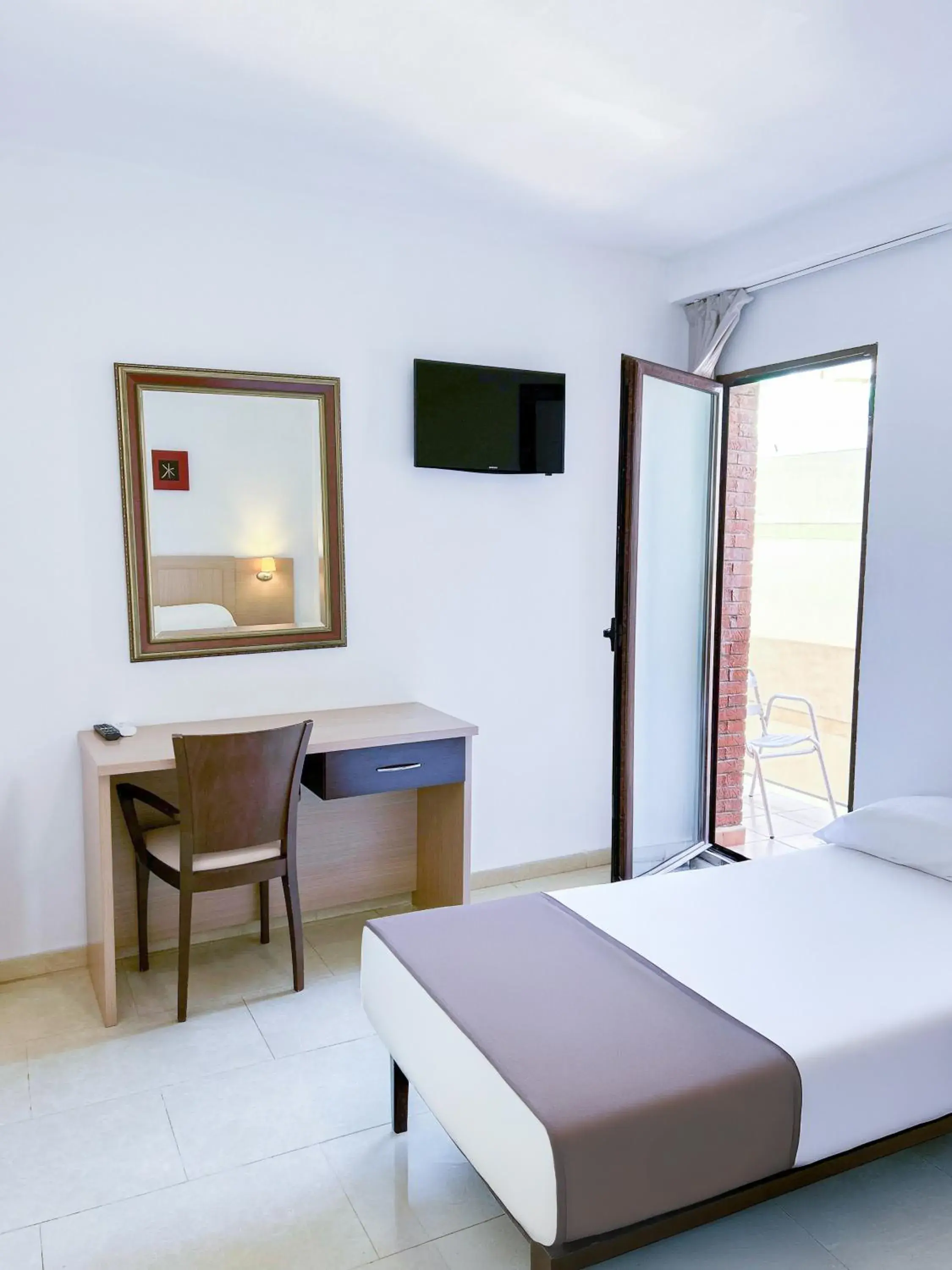 Triple Room in Hotel Primavera Benidorm Triple Room in Hotel Primavera Benidorm