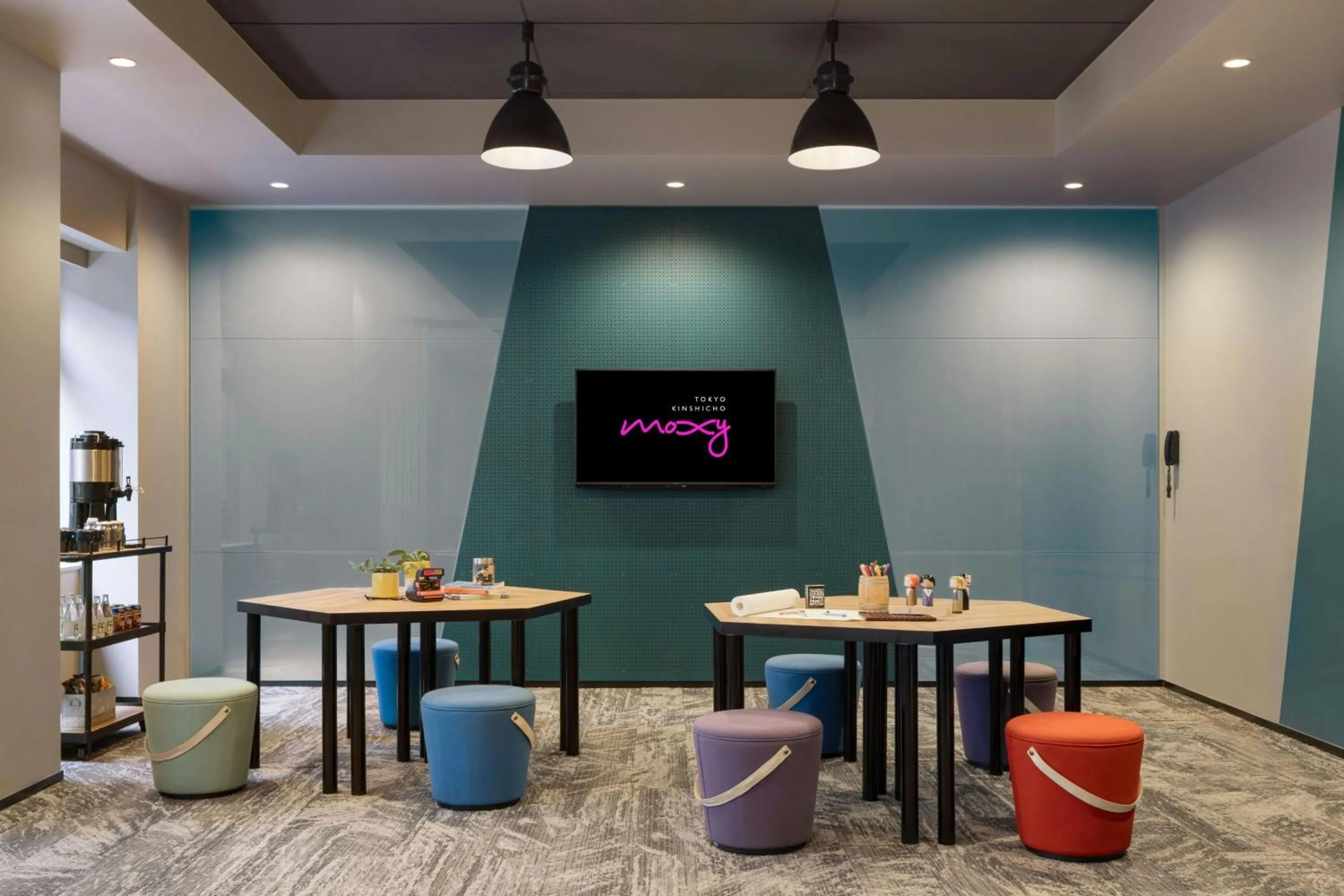 Lounge or bar in MOXY Tokyo Kinshicho