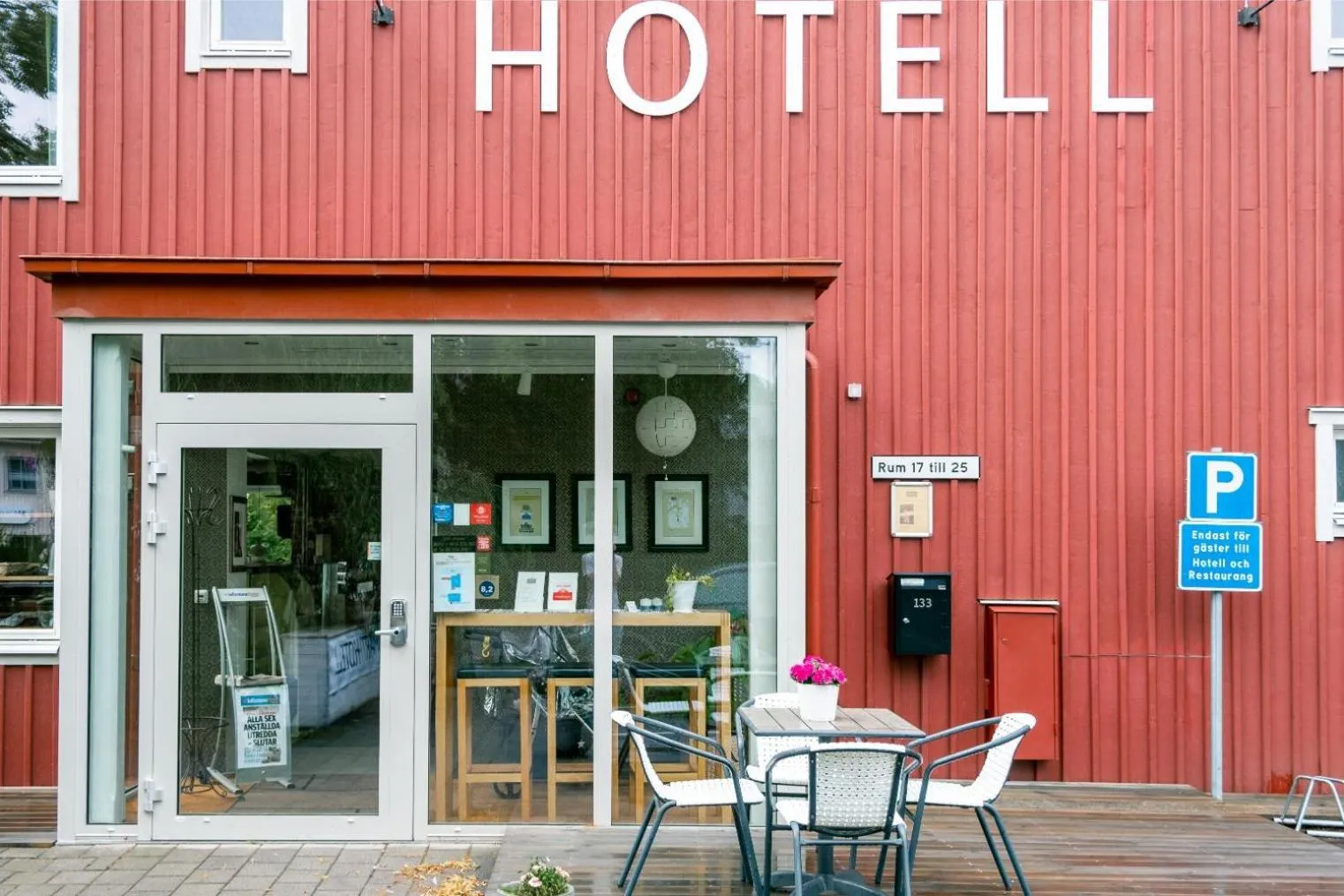 Facade/entrance in EttSmart Hotell