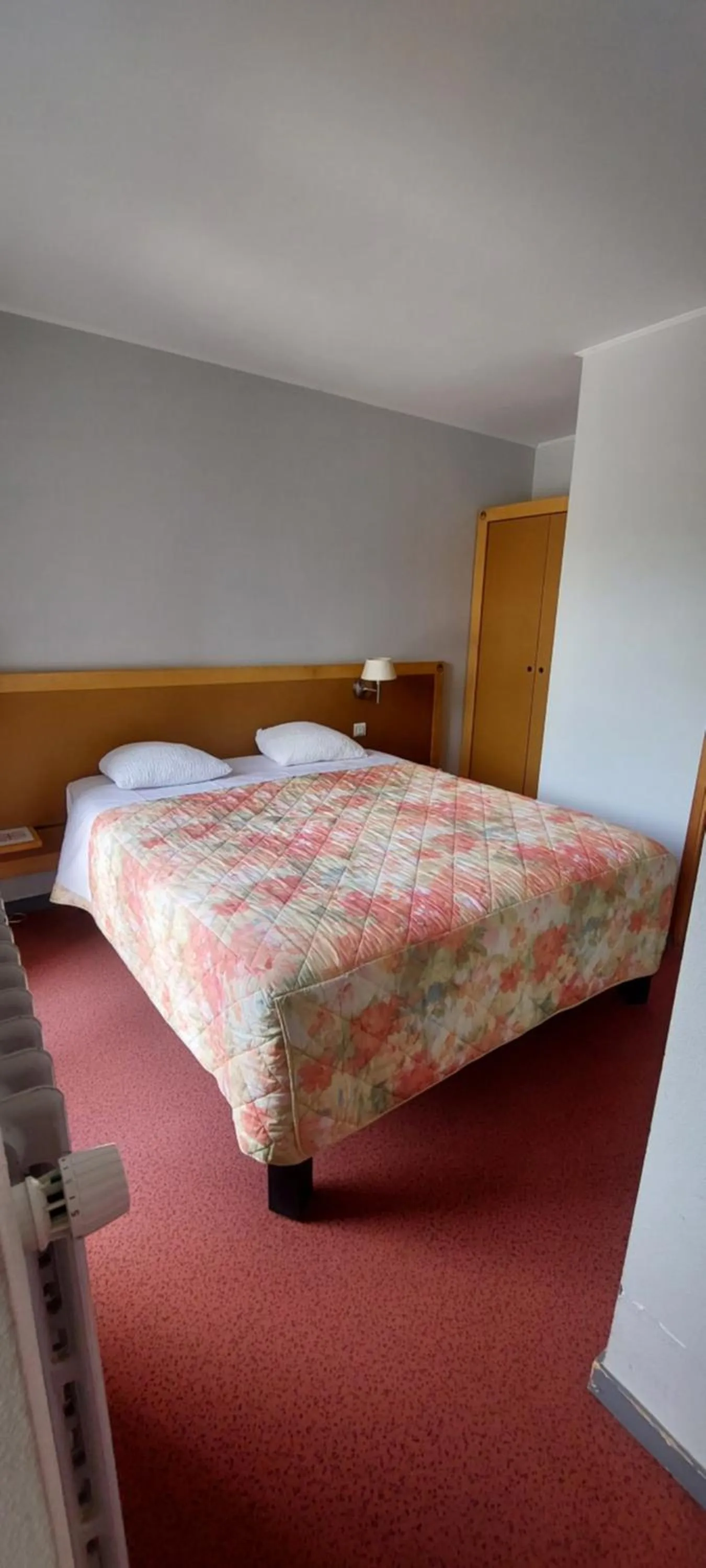 Bed in Logis Hotel Restaurant Le Cygne