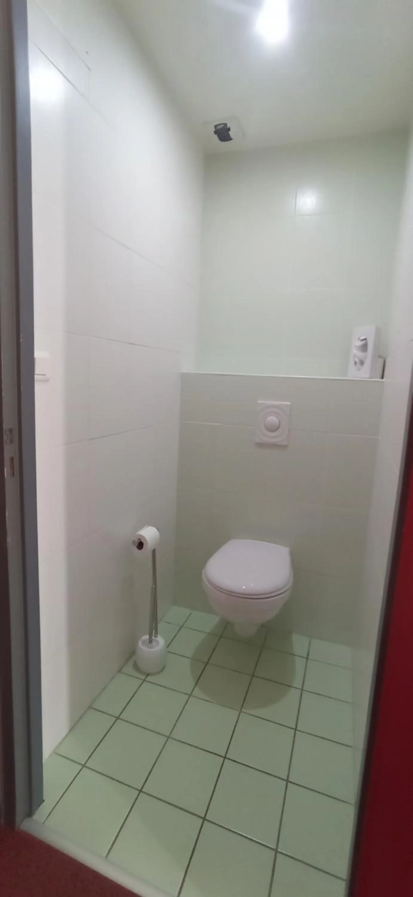 Toilet in Logis Hotel Restaurant Le Cygne