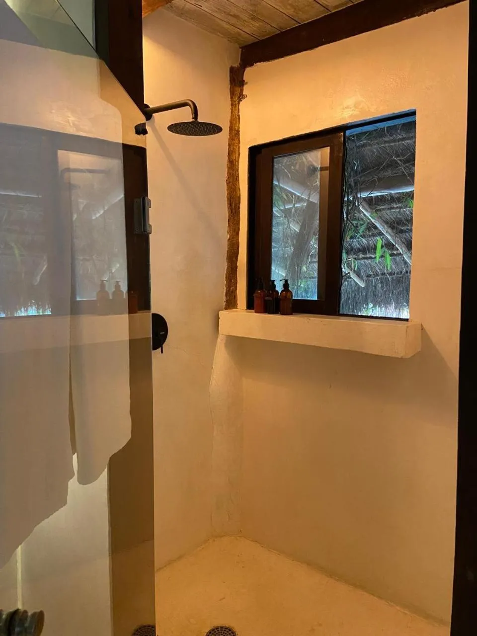 Bathroom in Amor Rooms