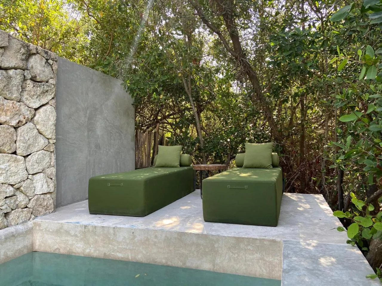 Swimming pool in Amor Rooms