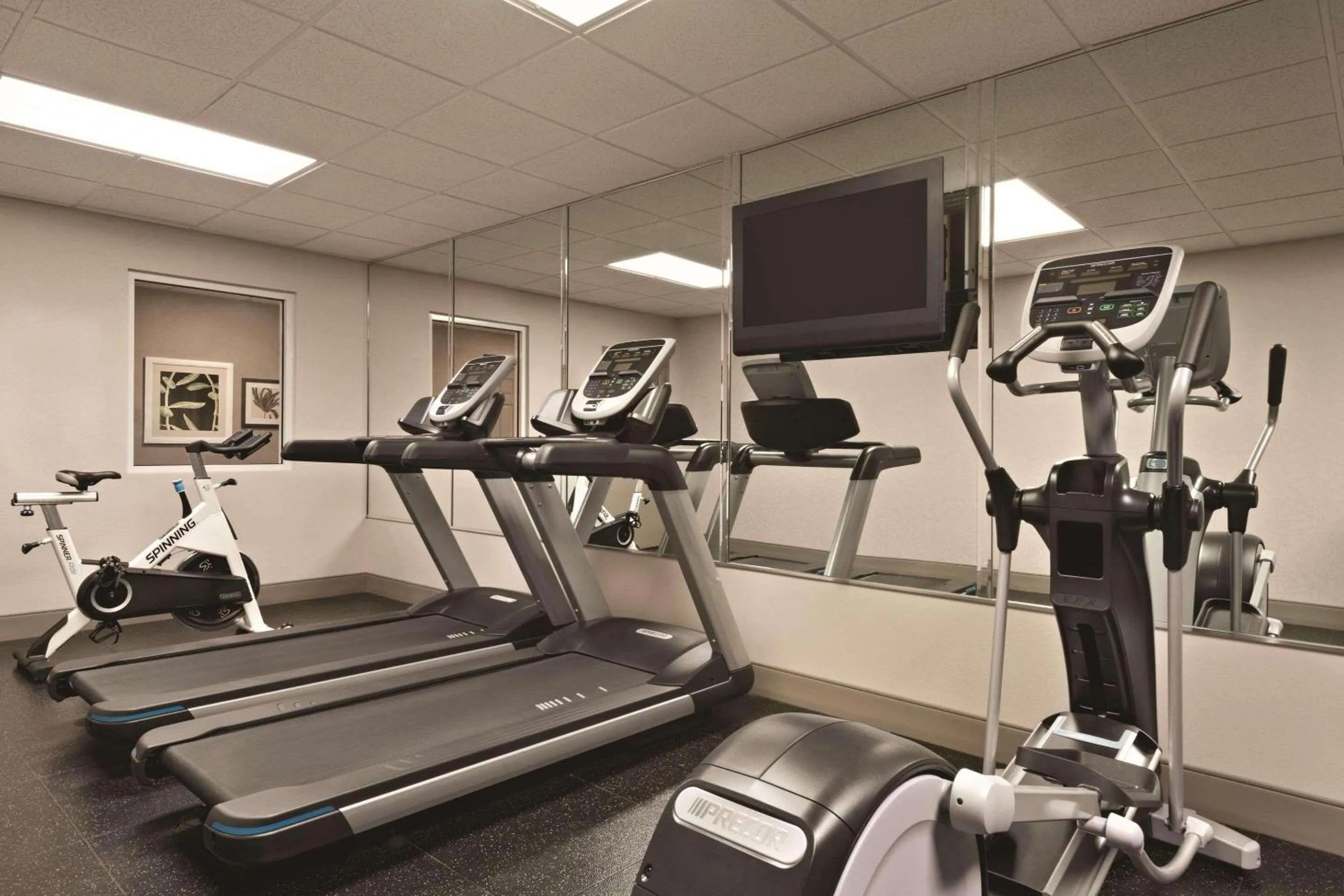 Fitness centre/facilities in Country Inn & Suites by Radisson, Bradenton-Lakewood-Ranch, FL