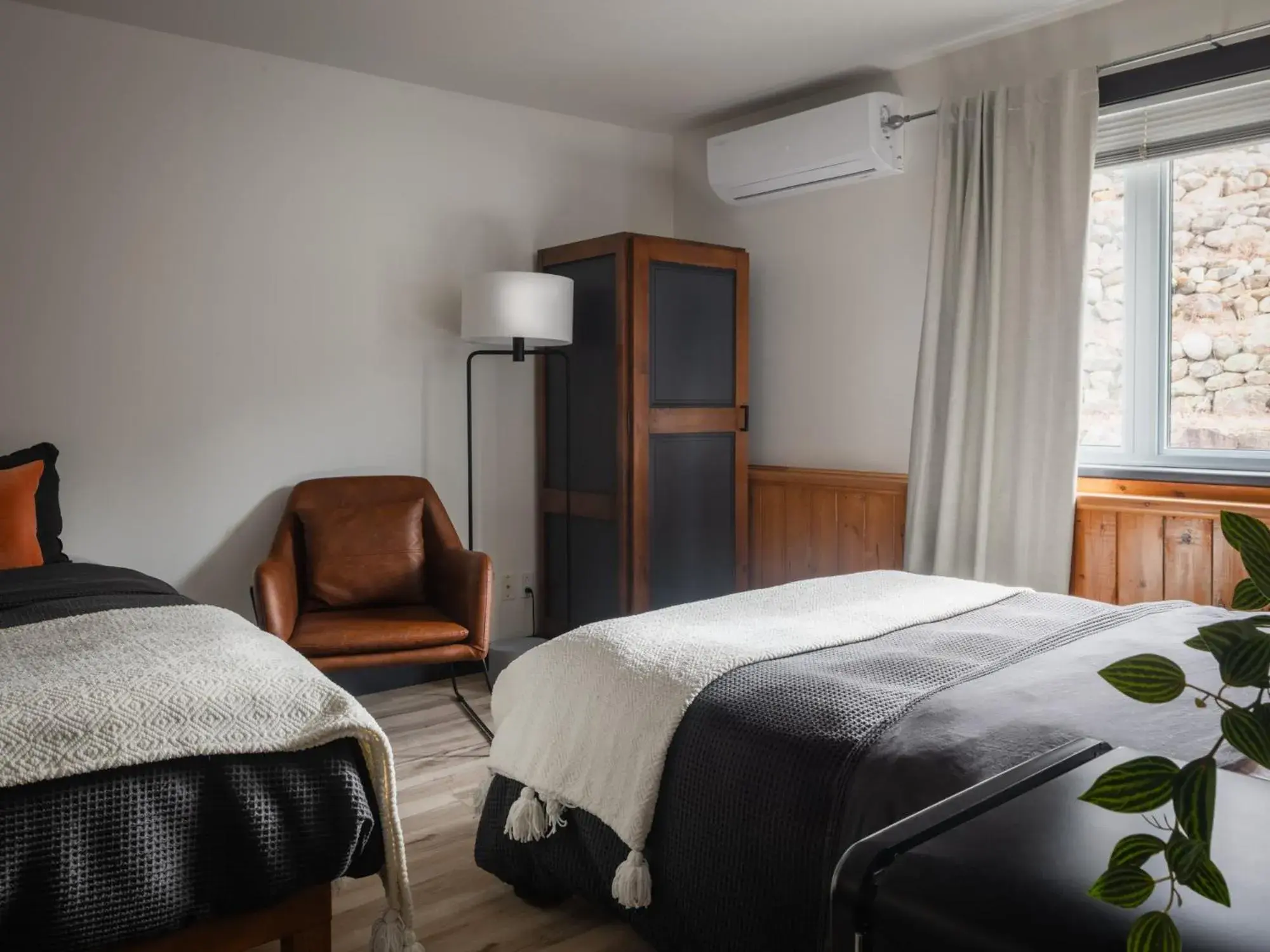 Triple Room with Bathroom - single occupancy in Le Relais des Hautes Gorges Triple Room with Bathroom - single occupancy in Le Relais des Hautes Gorges