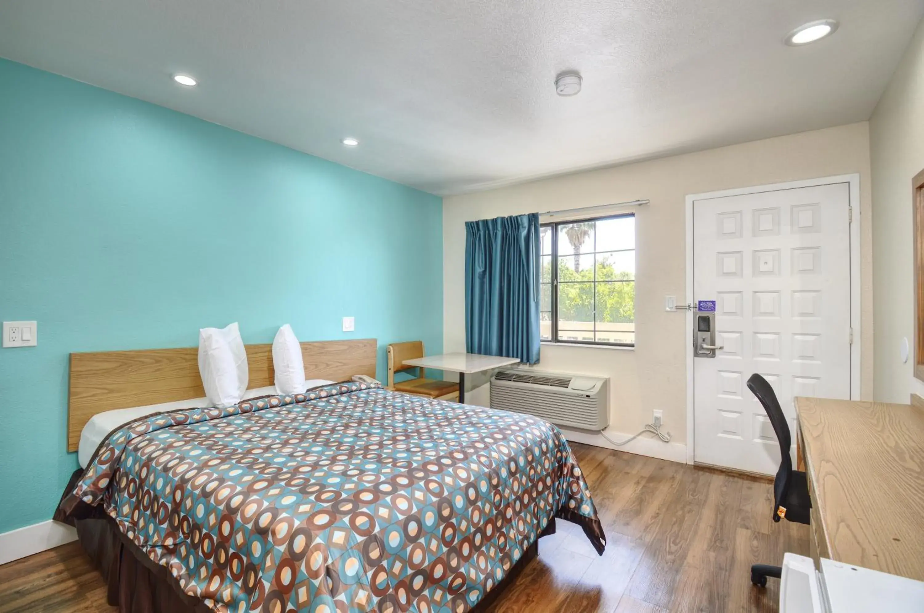 Queen Room Non-Smoking in Vagabond Inn Buttonwillow North I-5 Queen Room Non-Smoking in Vagabond Inn Buttonwillow North I-5