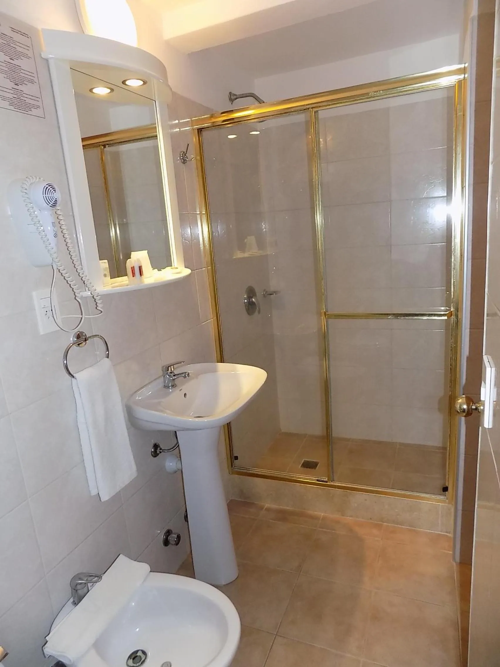 Bathroom in Hotel Concorde