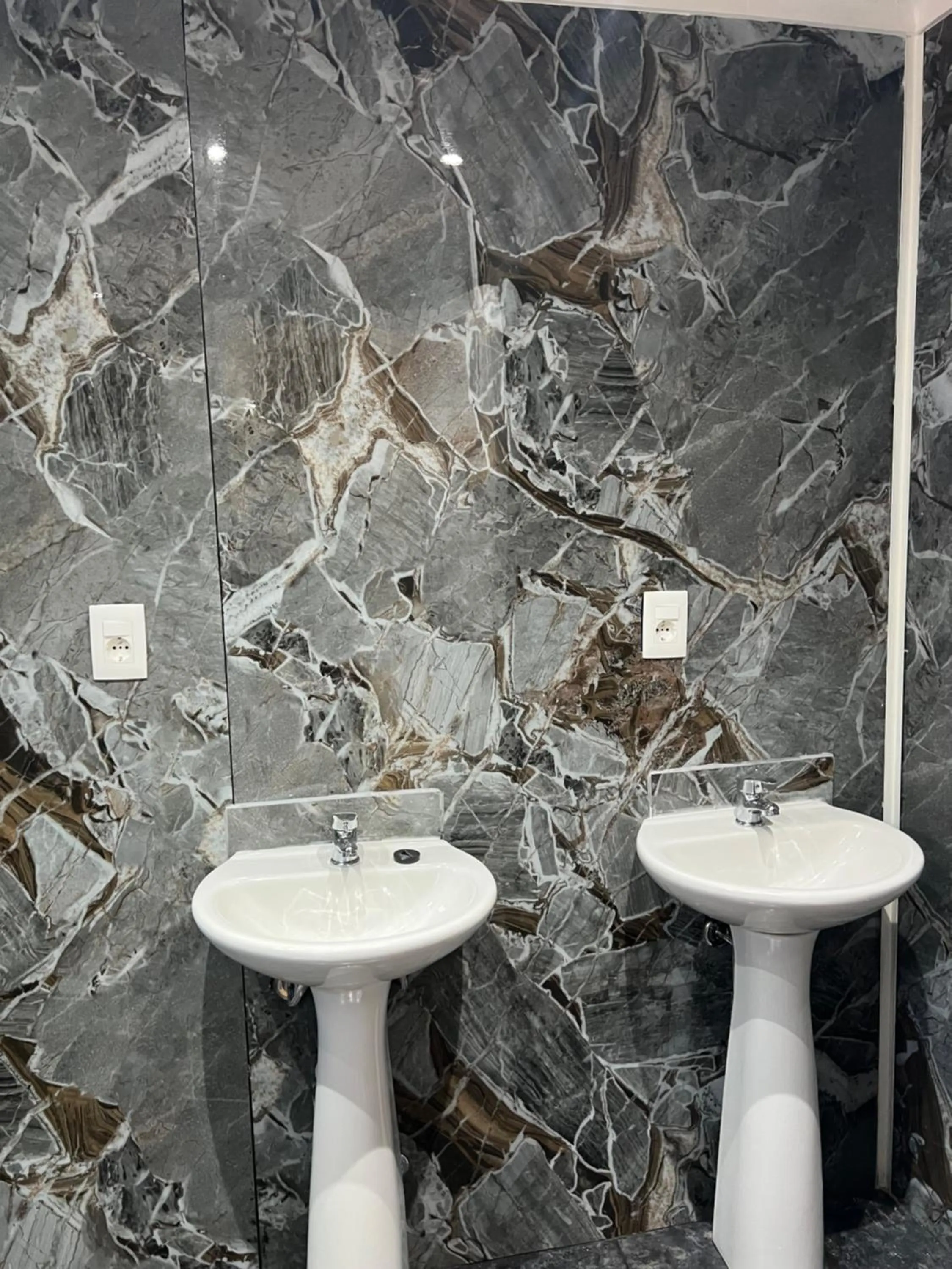 Toilet in Hotel Concorde