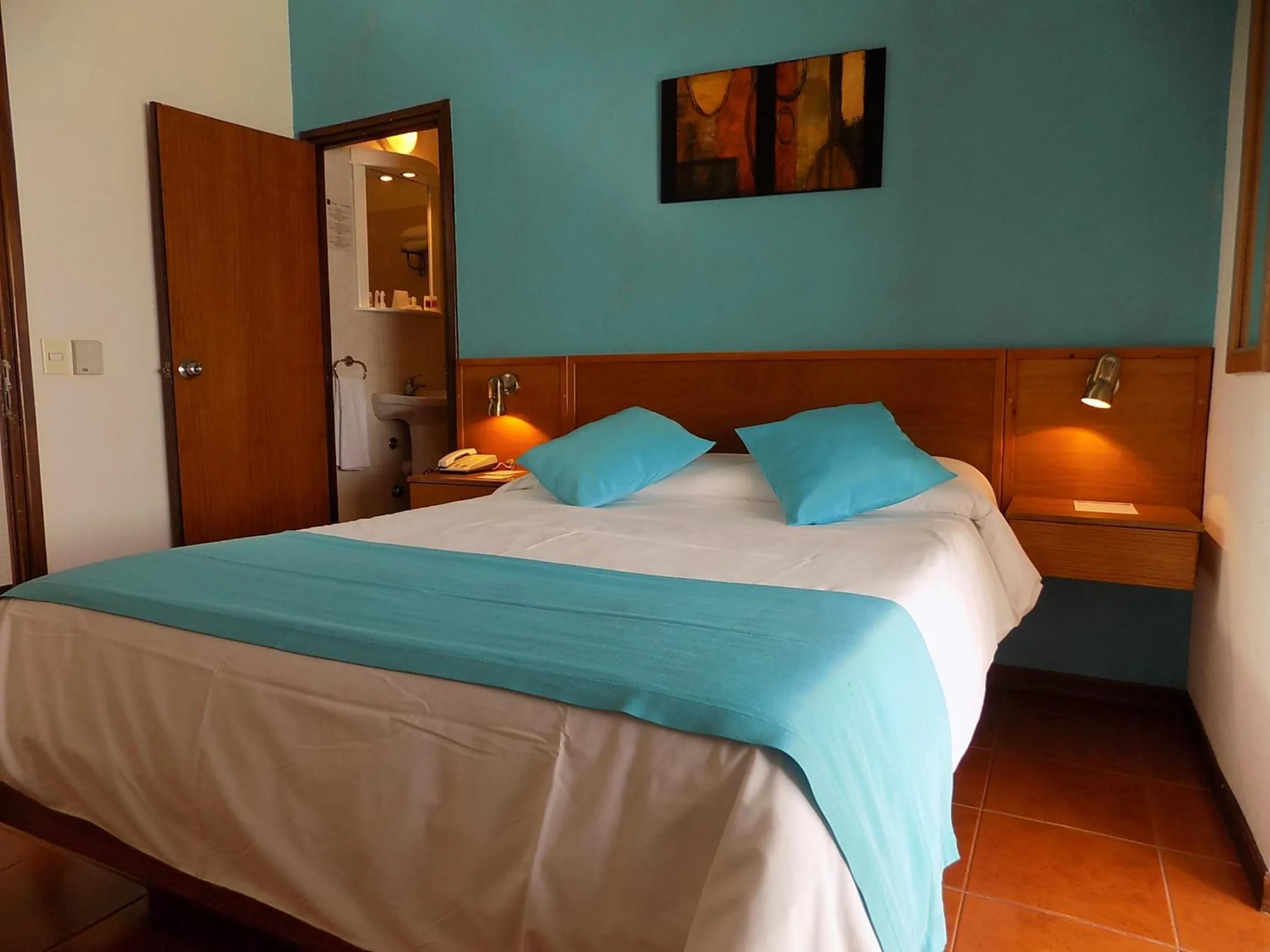 Photo of the whole room, Bed in Hotel Concorde