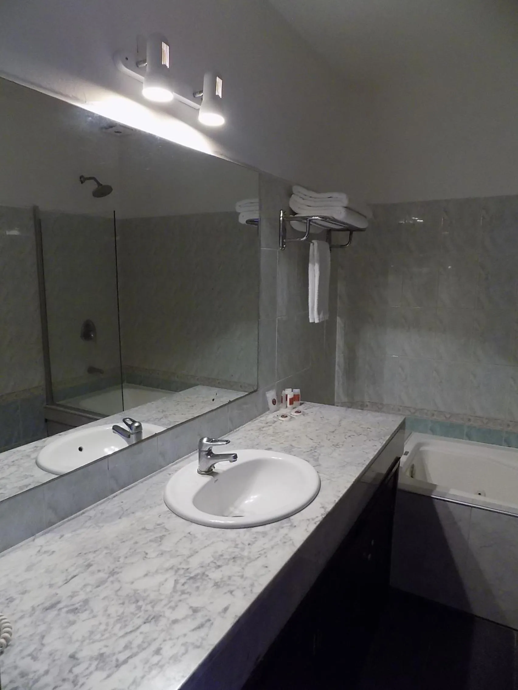 Bathroom in Hotel Concorde