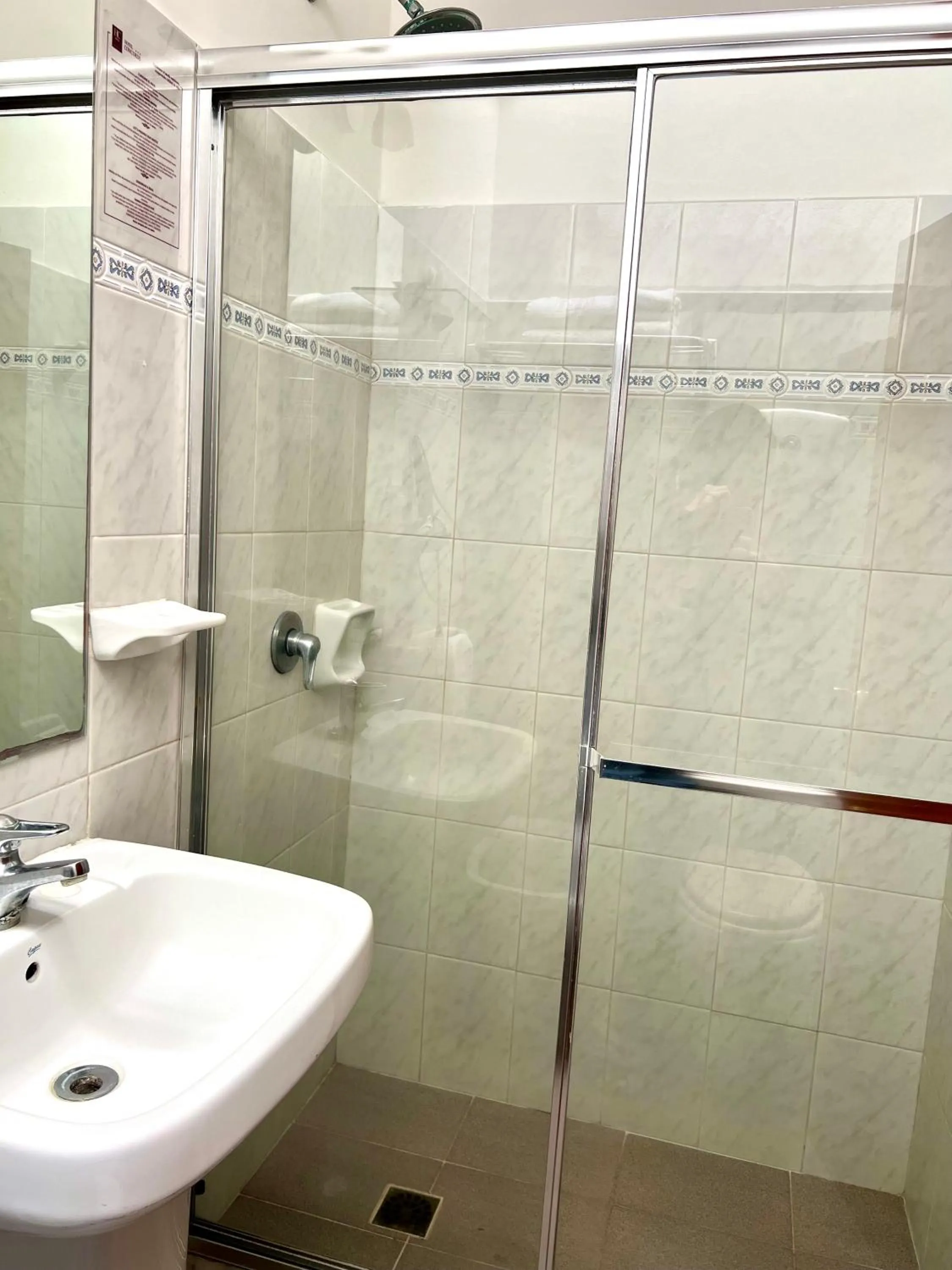 Shower in Hotel Concorde