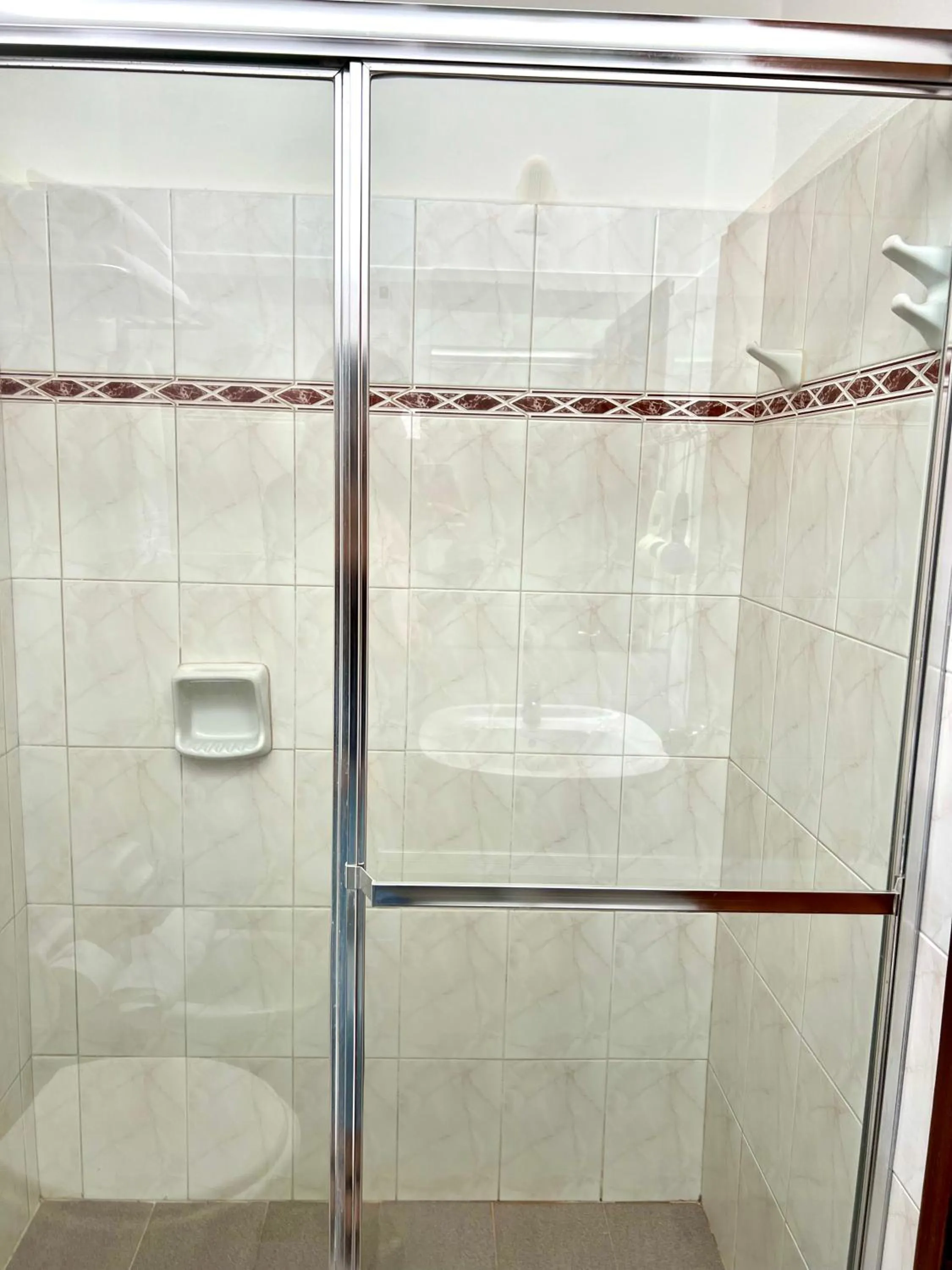 Shower in Hotel Concorde