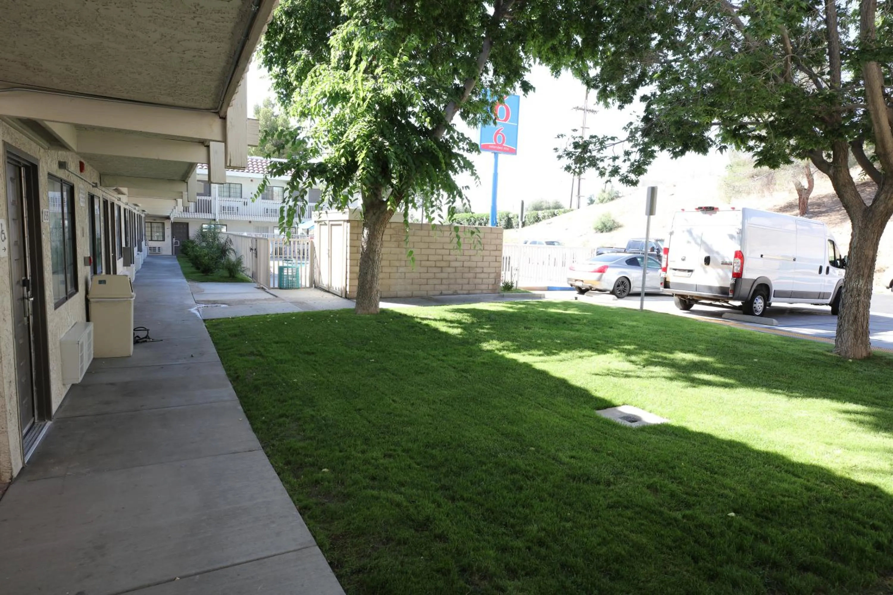 Property building in Motel 6-Barstow, CA