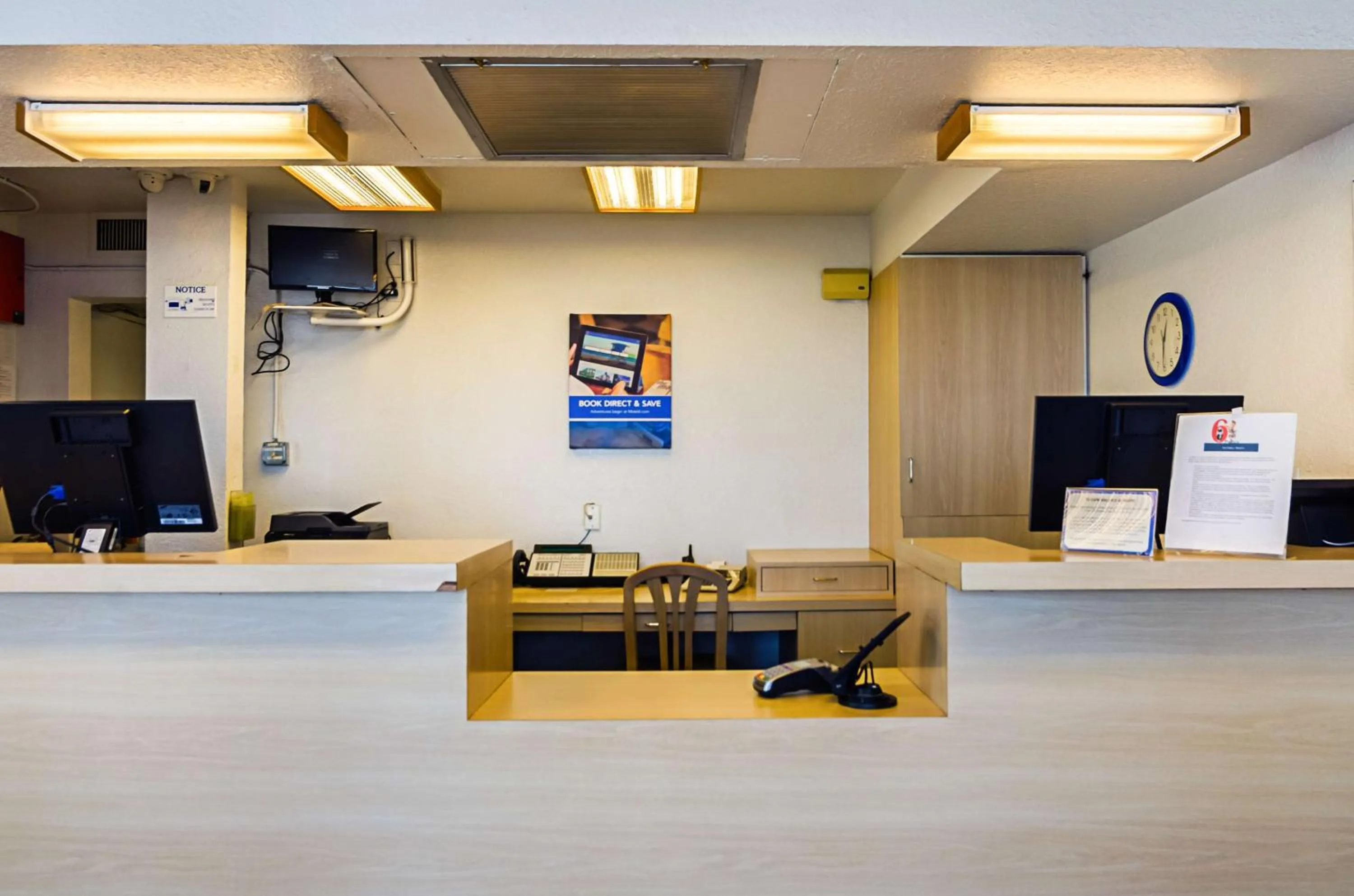 Lobby or reception in Motel 6-Barstow, CA