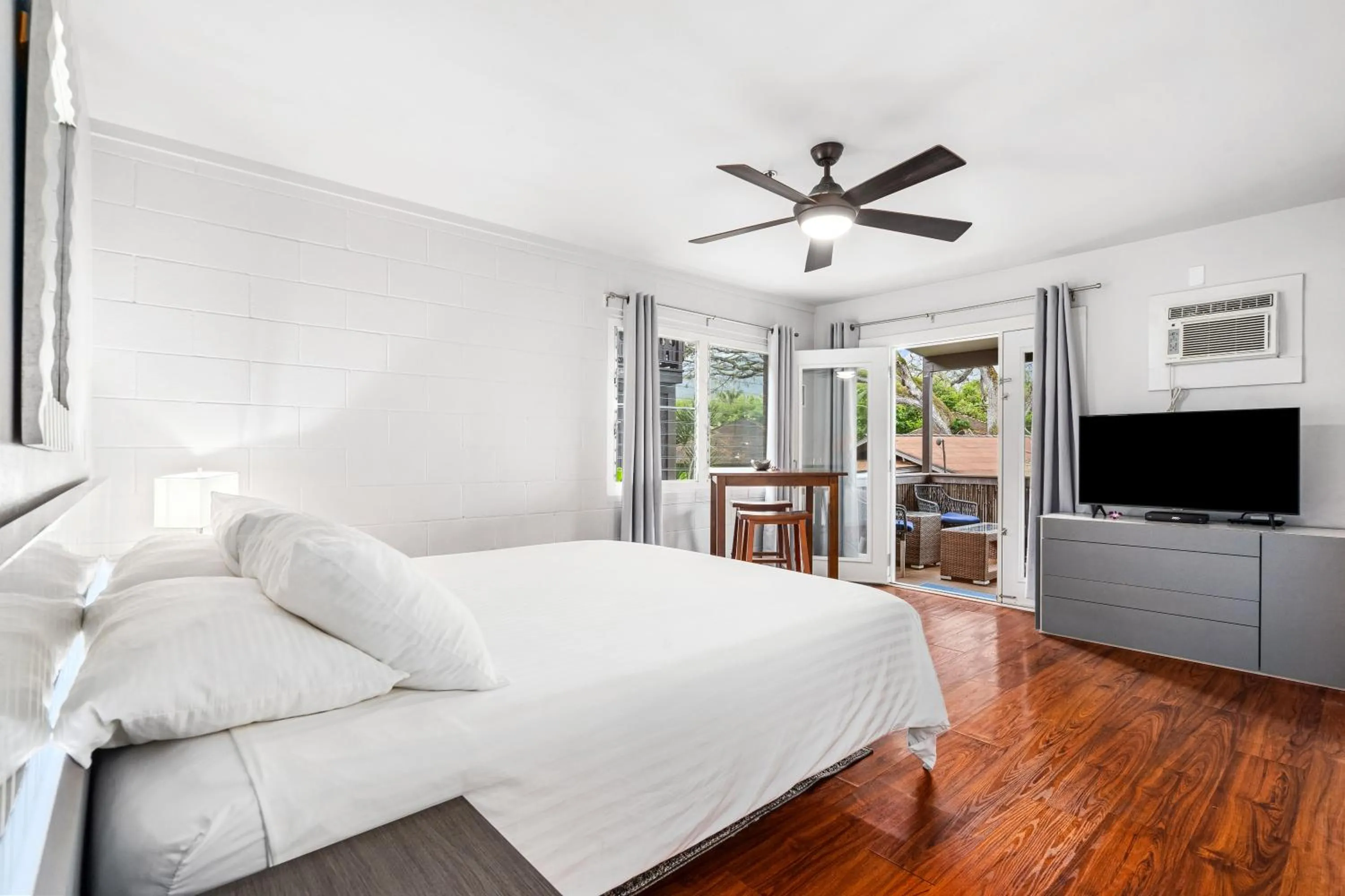 Bed in Paradise Bay Resort