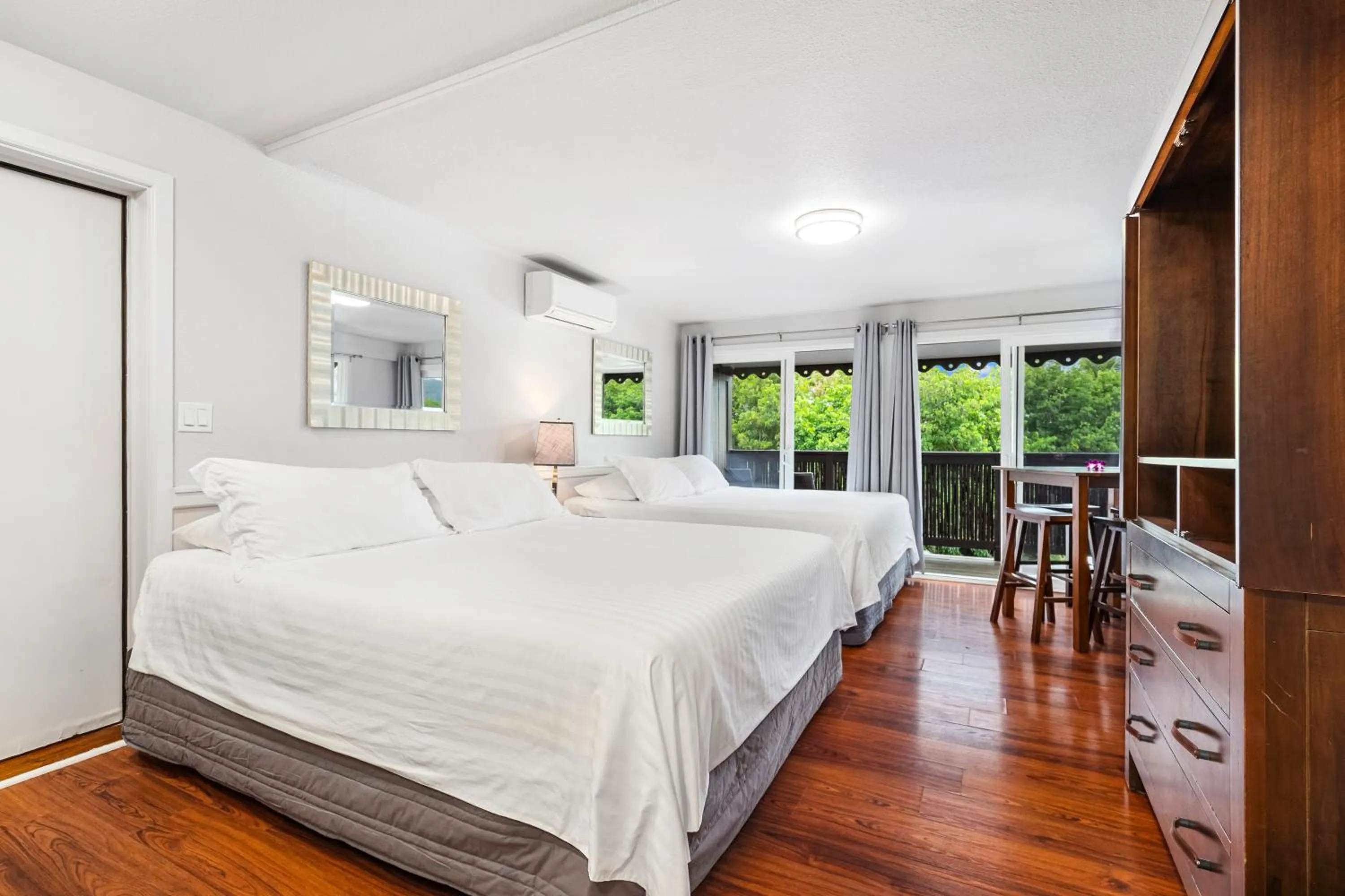 Bed in Paradise Bay Resort