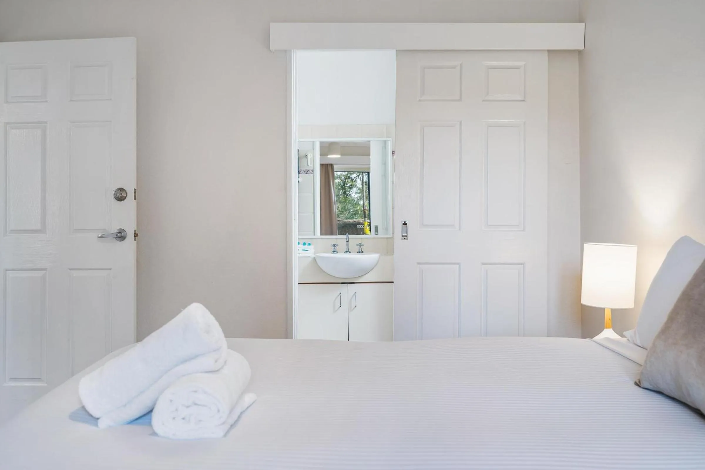 Bed in Bay Village Dunsborough