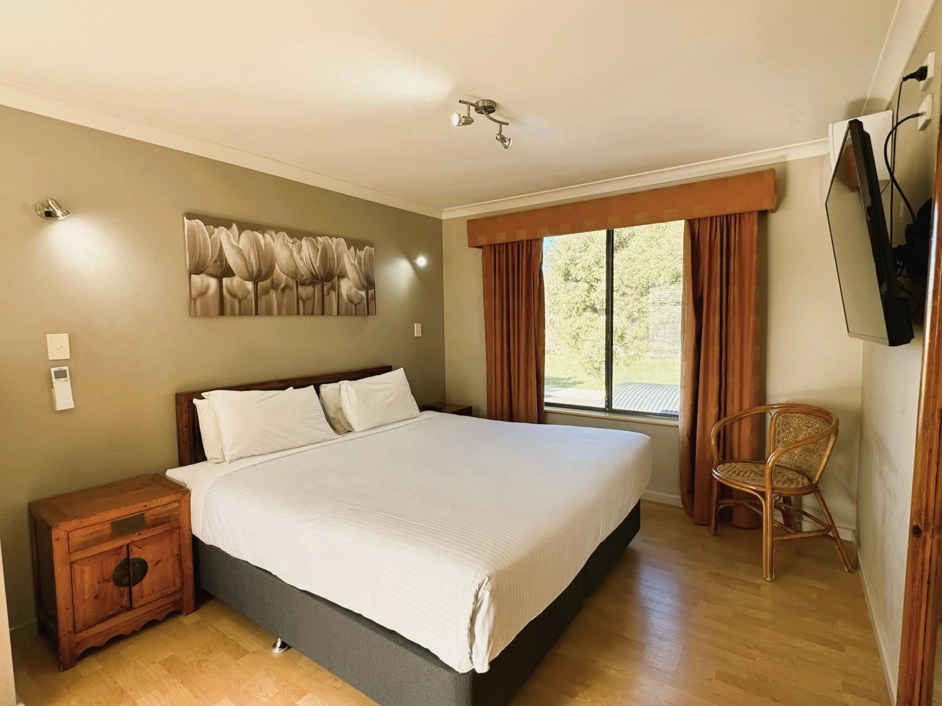 Bed in Bay Village Dunsborough