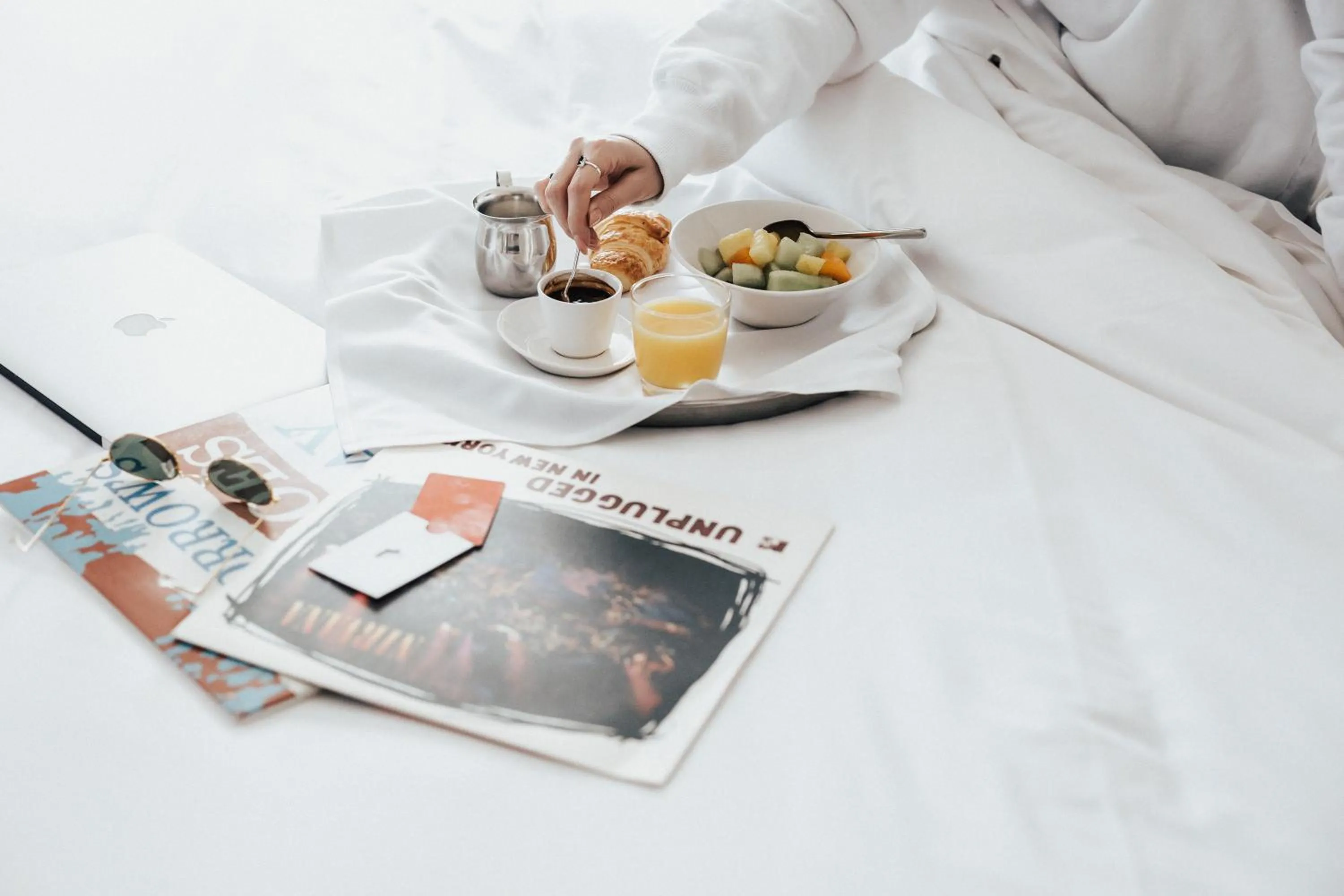 Breakfast, Bed in Le Petit Hôtel Vieux-Montréal - Saint-Paul by Gray Collection