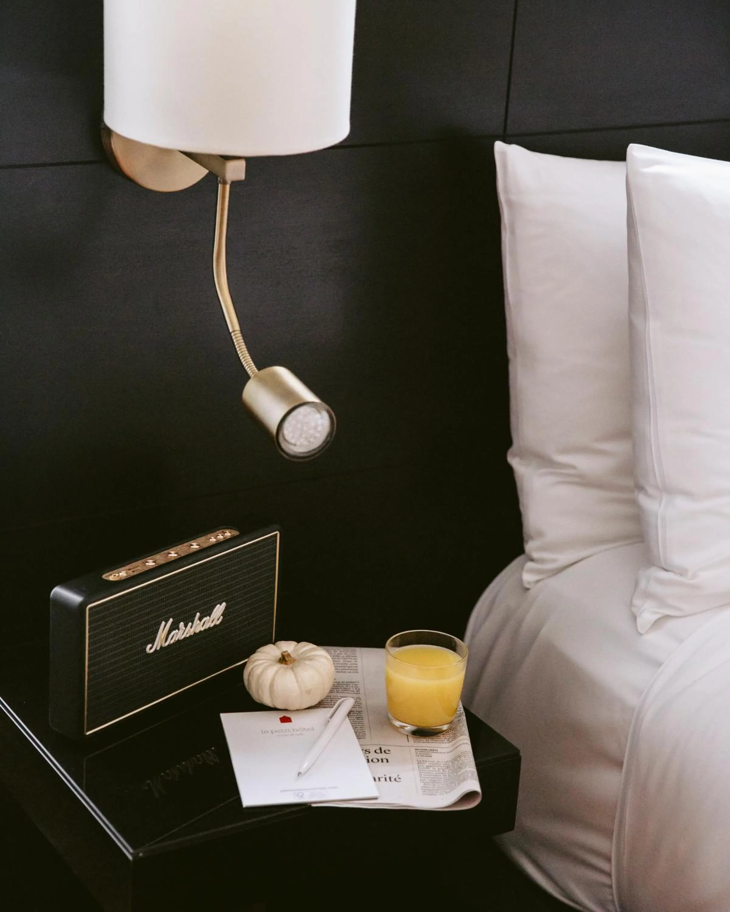 Bedroom, Bed in Le Petit Hôtel Vieux-Montréal - Saint-Paul by Gray Collection