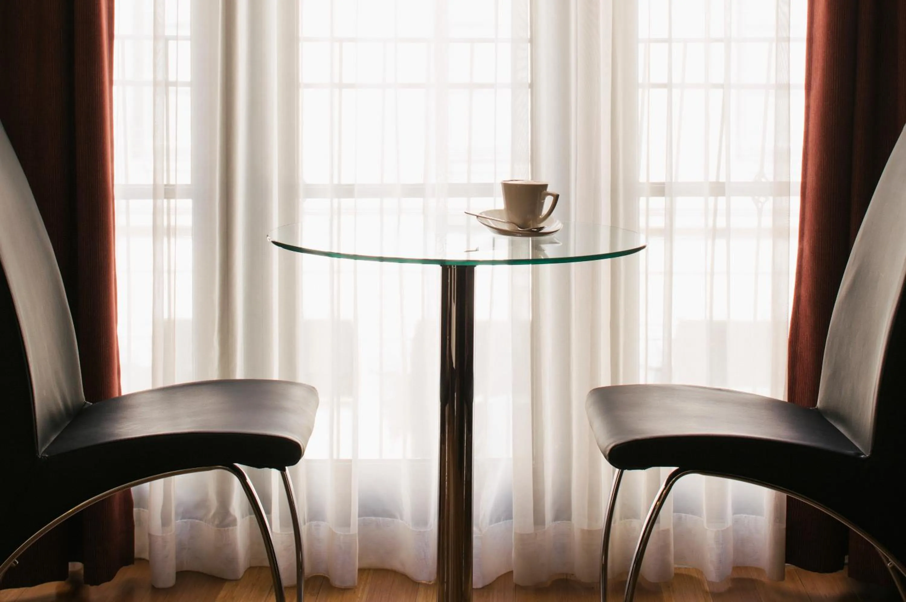 Seating area in Le Petit Hôtel Vieux-Montréal - Saint-Paul by Gray Collection