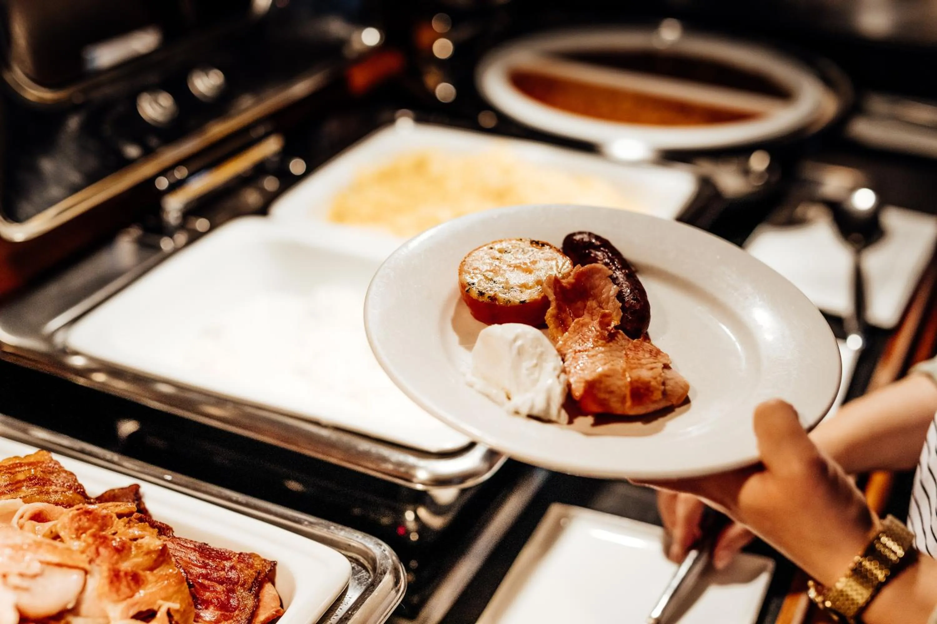 Breakfast in Strahan Village