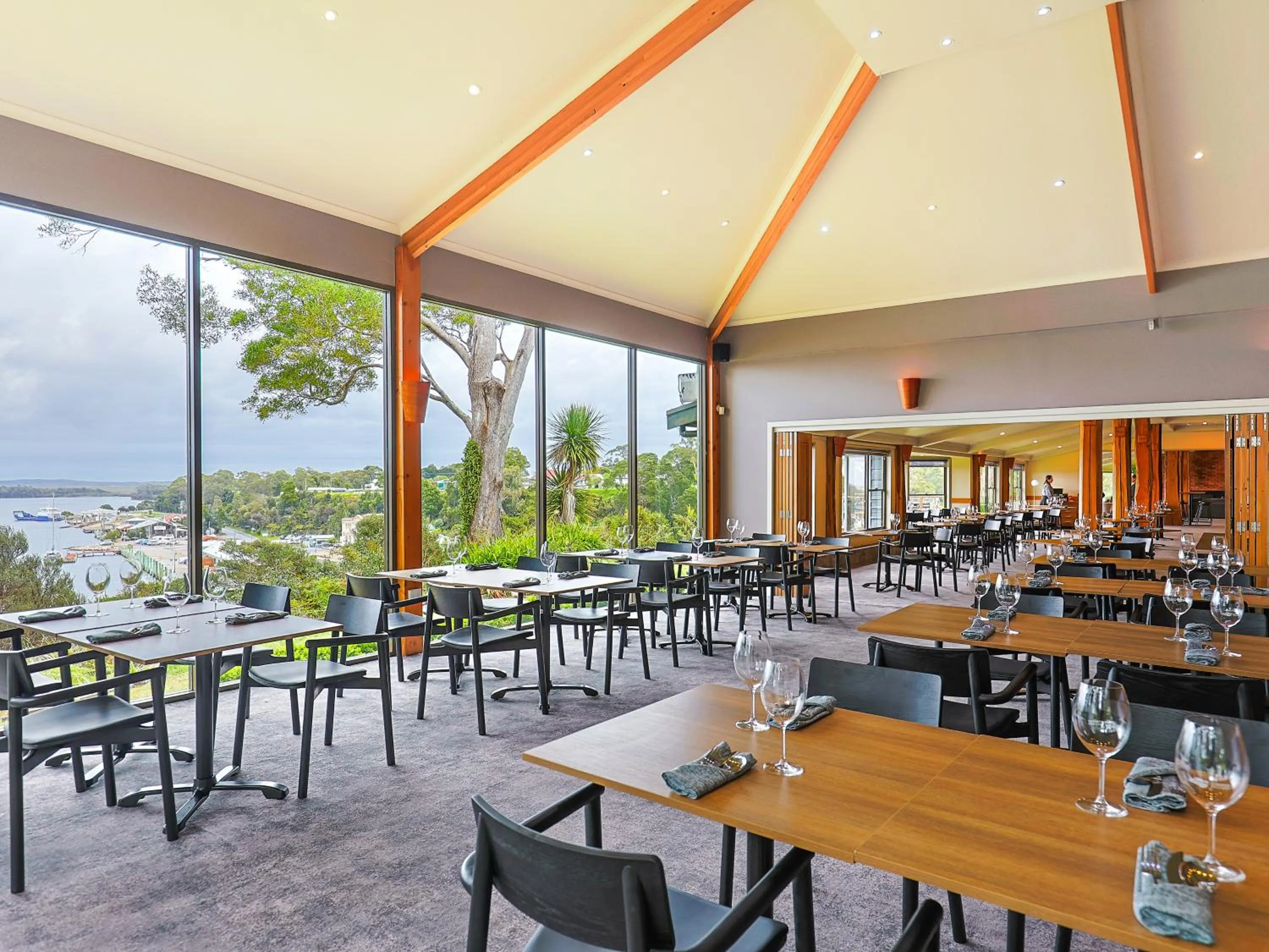 Restaurant/places to eat in Strahan Village