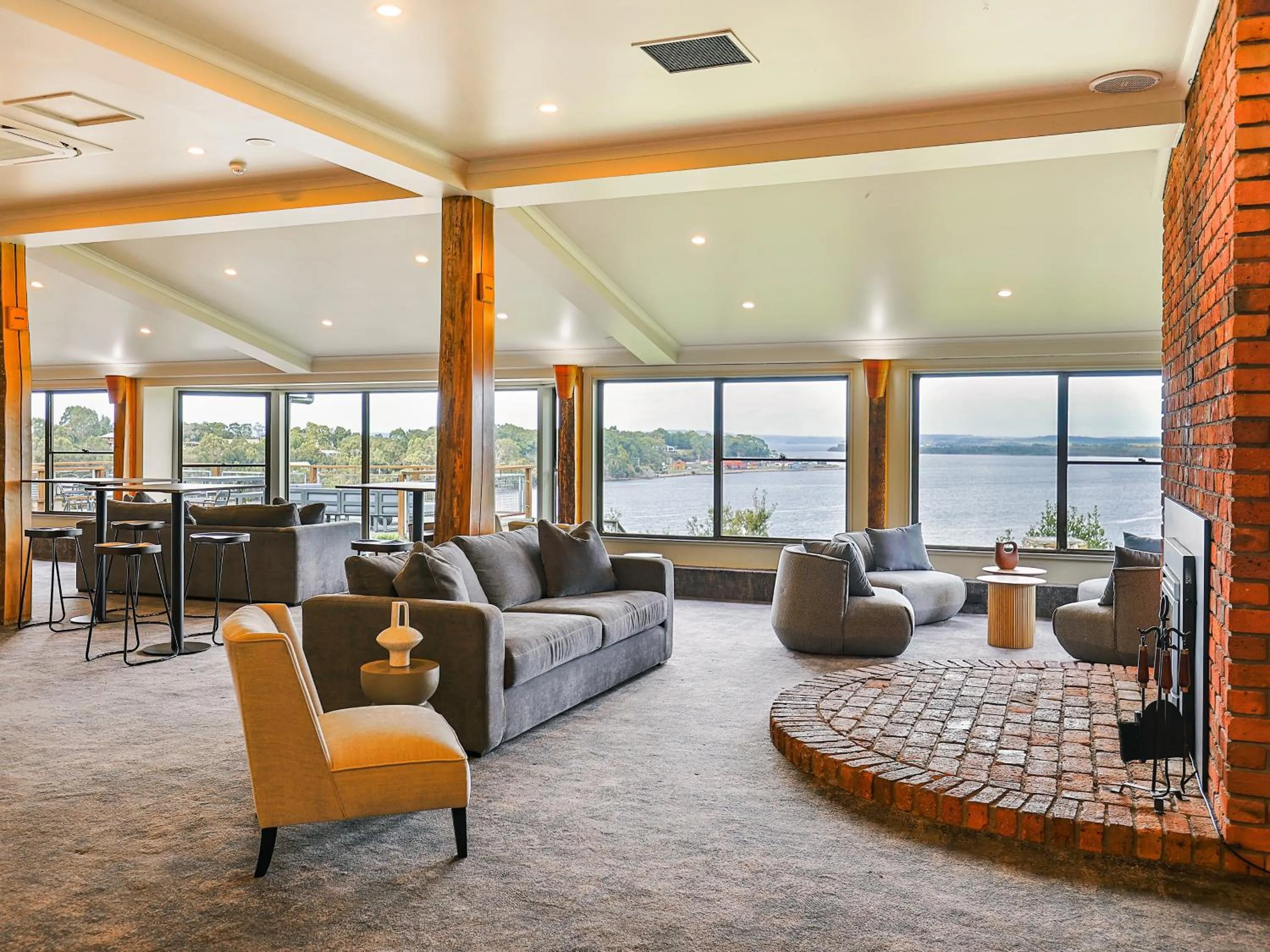 Restaurant/places to eat in Strahan Village