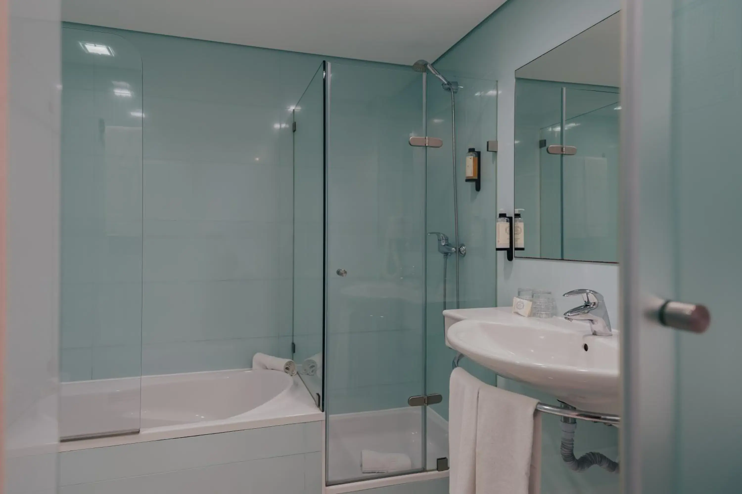 Superior Double Room in Quinta do Pinheiro Hotel E Eventos by Grupo Quinta dos Lagos Superior Double Room in Quinta do Pinheiro Hotel E Eventos by Grupo Quinta dos Lagos