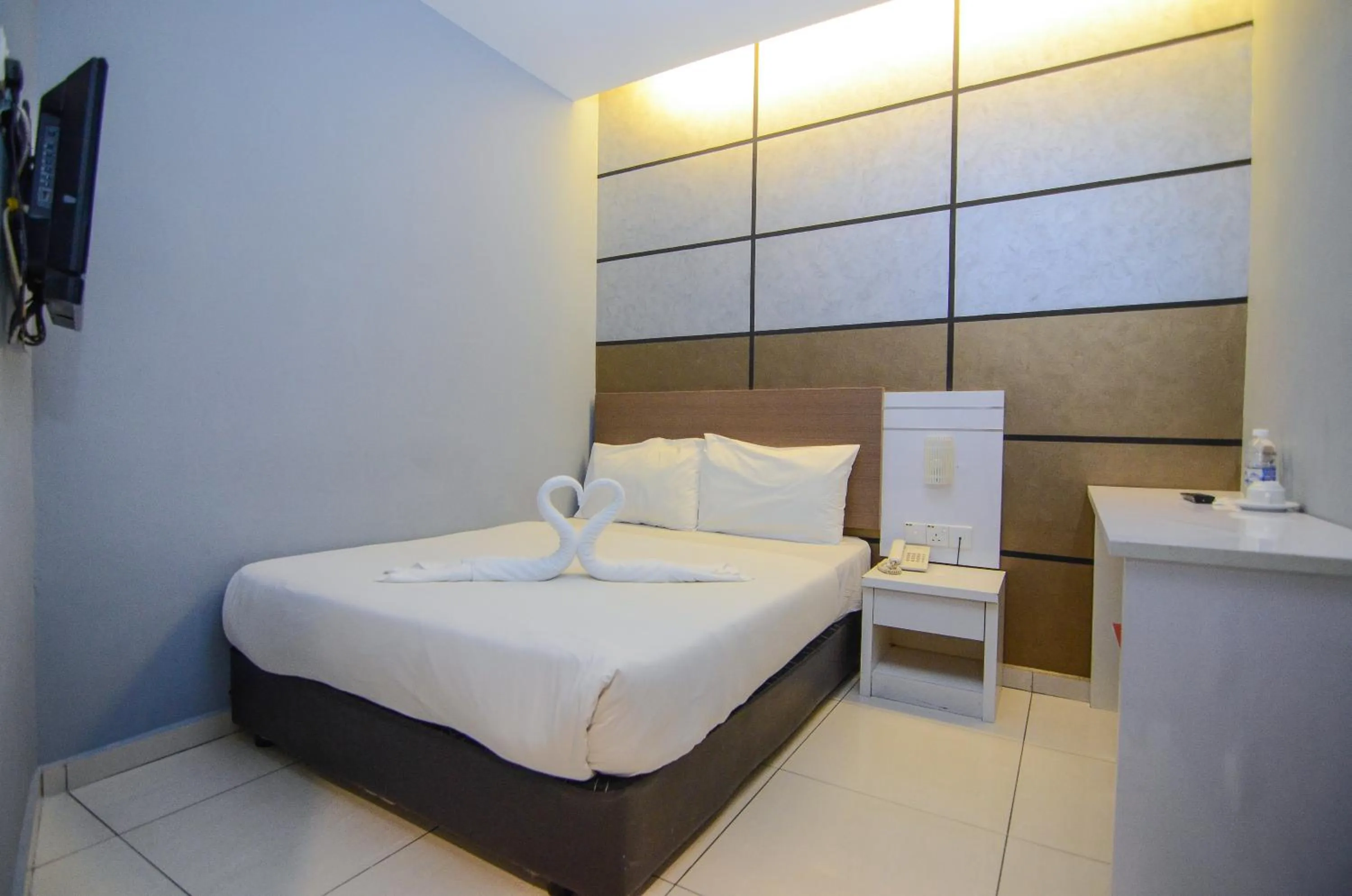 Bedroom, Bed in Suite Dreamz Hotel