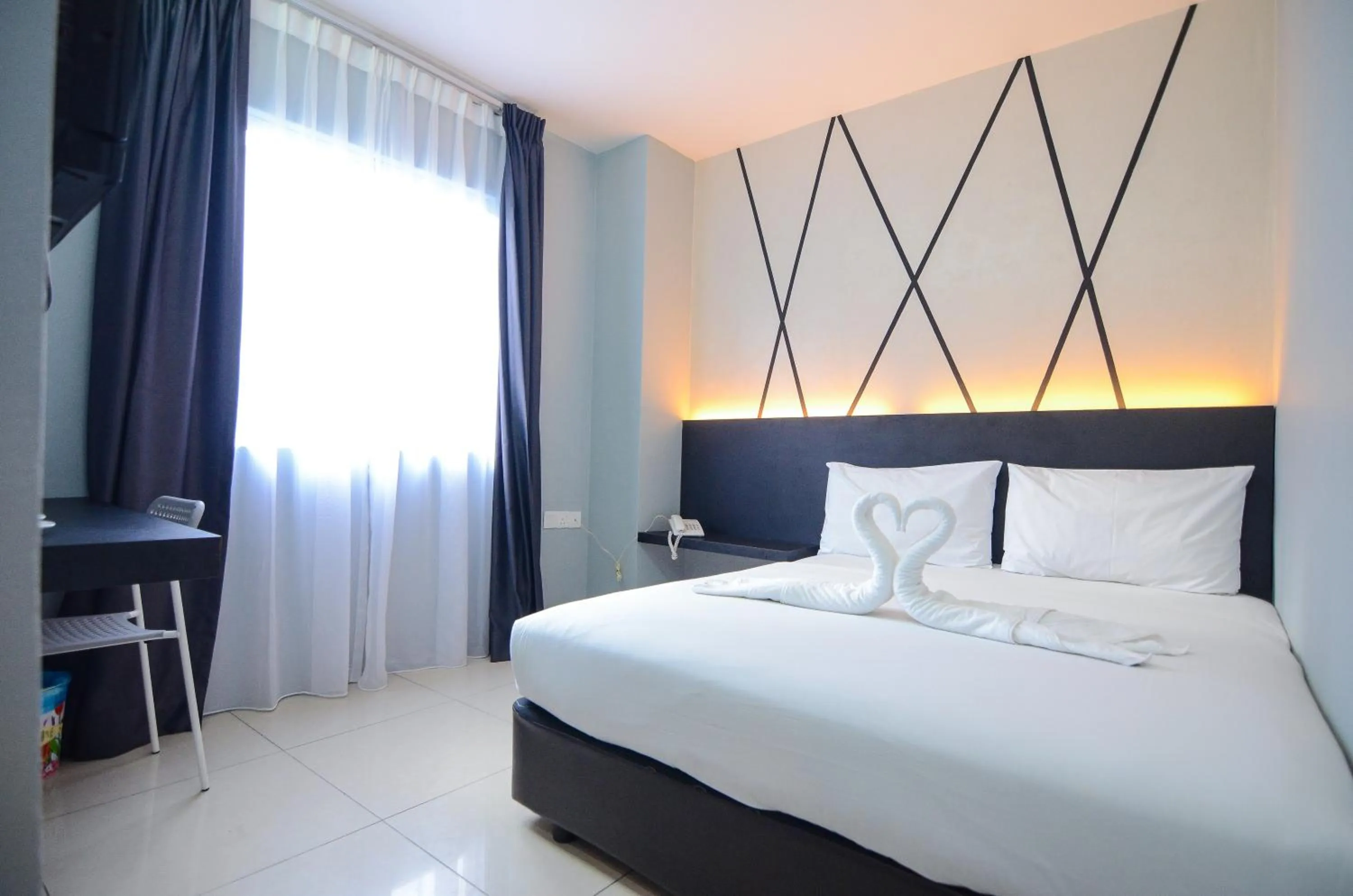 Photo of the whole room, Bed in Suite Dreamz Hotel