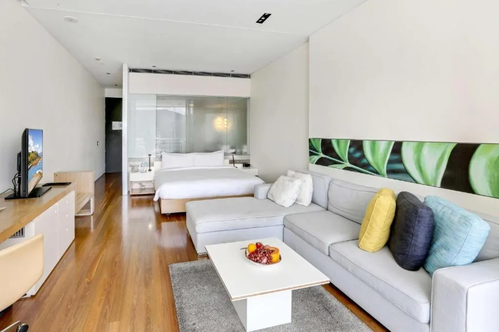 Bedroom, Bed in Shangri-La The Marina, Cairns